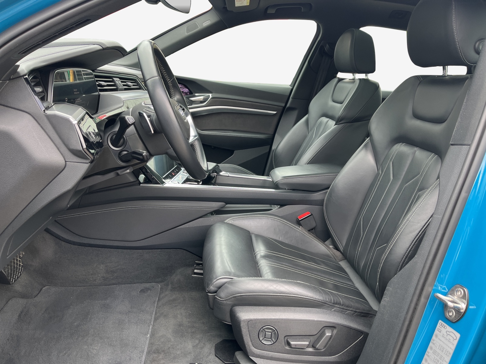 AUDI e-tron 55 Advanced quattro-image-8