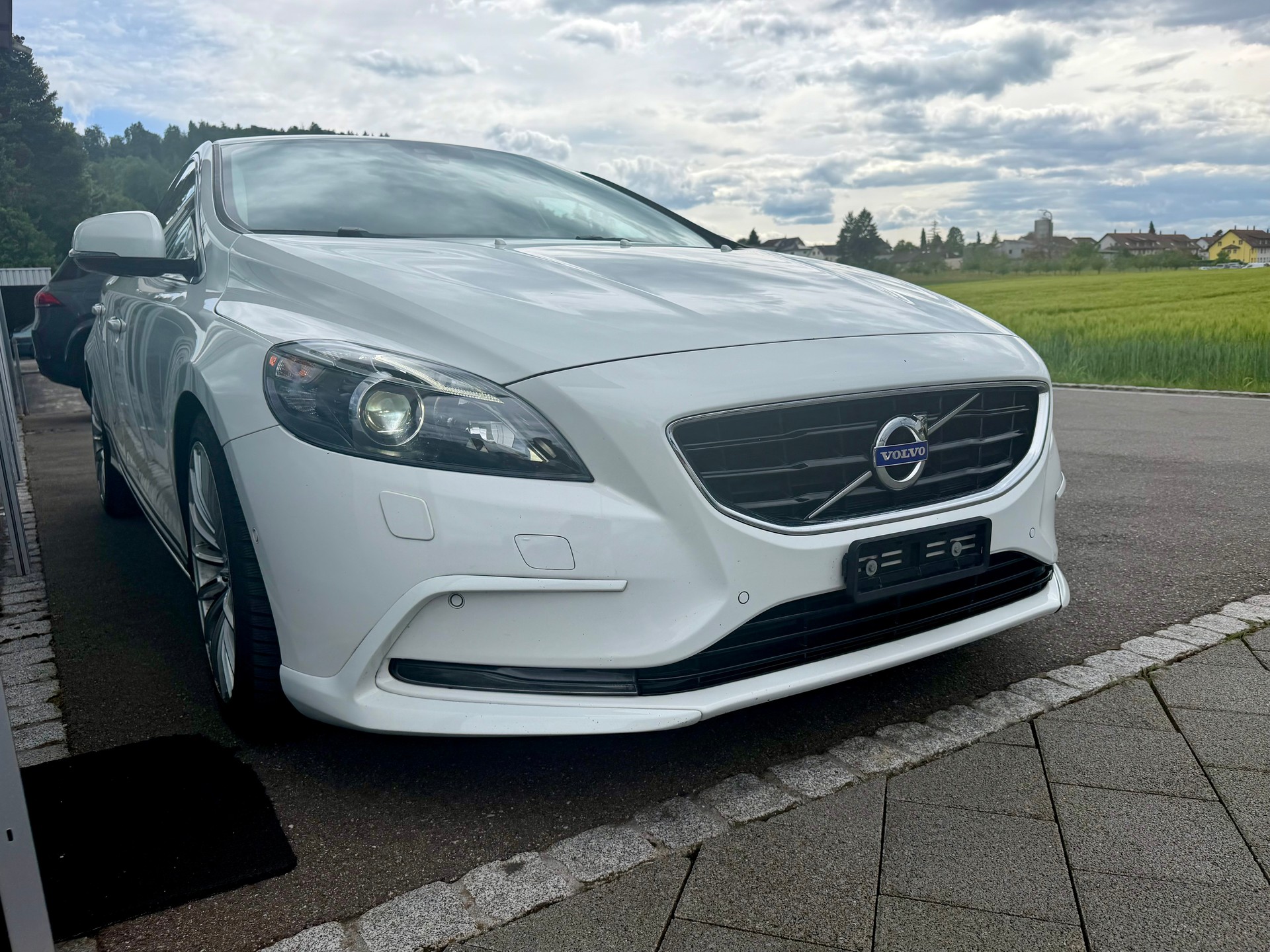 VOLVO V40 D4 SPORT-showroom-element-3