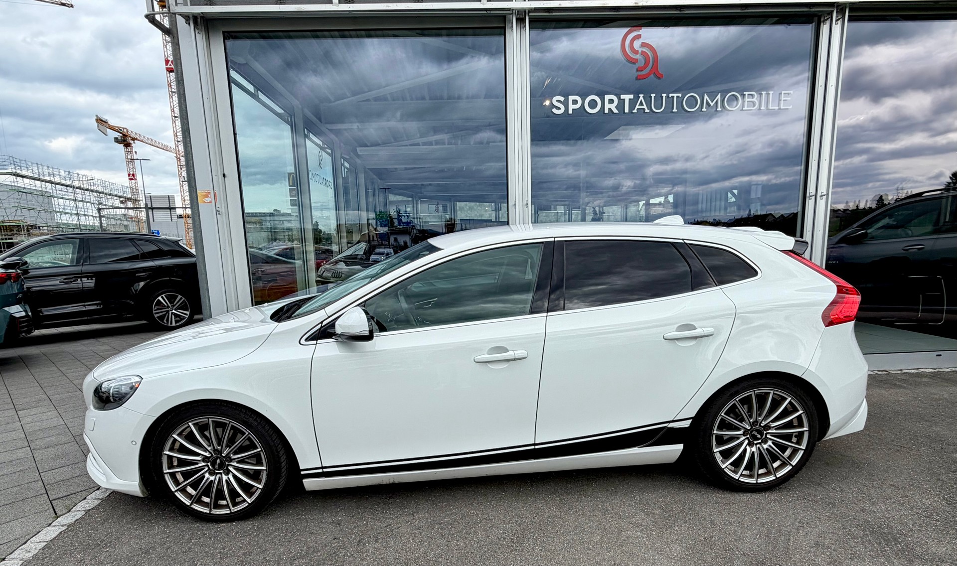 VOLVO V40 D4 SPORT-image-6