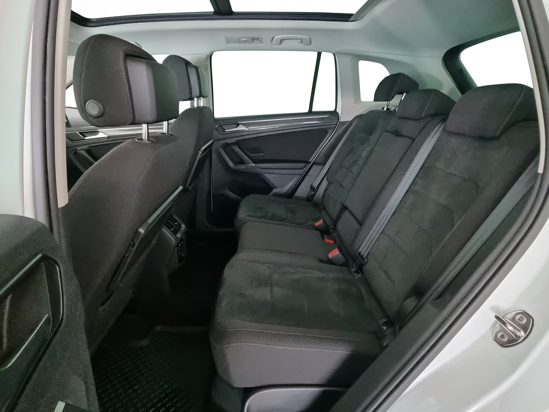 VW Tiguan 2.0 TDI SCR Highline *R-Line*-image-6