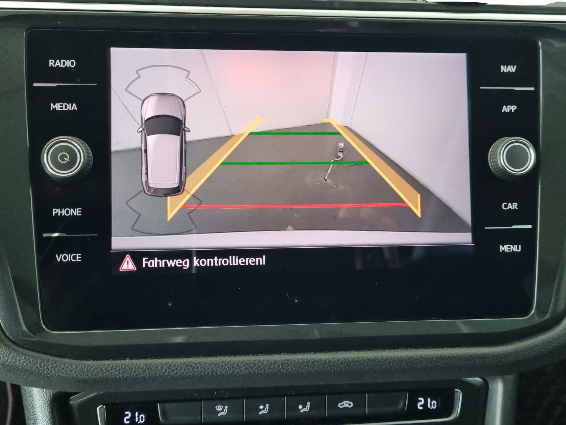 VW Tiguan 2.0 TDI SCR Highline *R-Line*-image-14