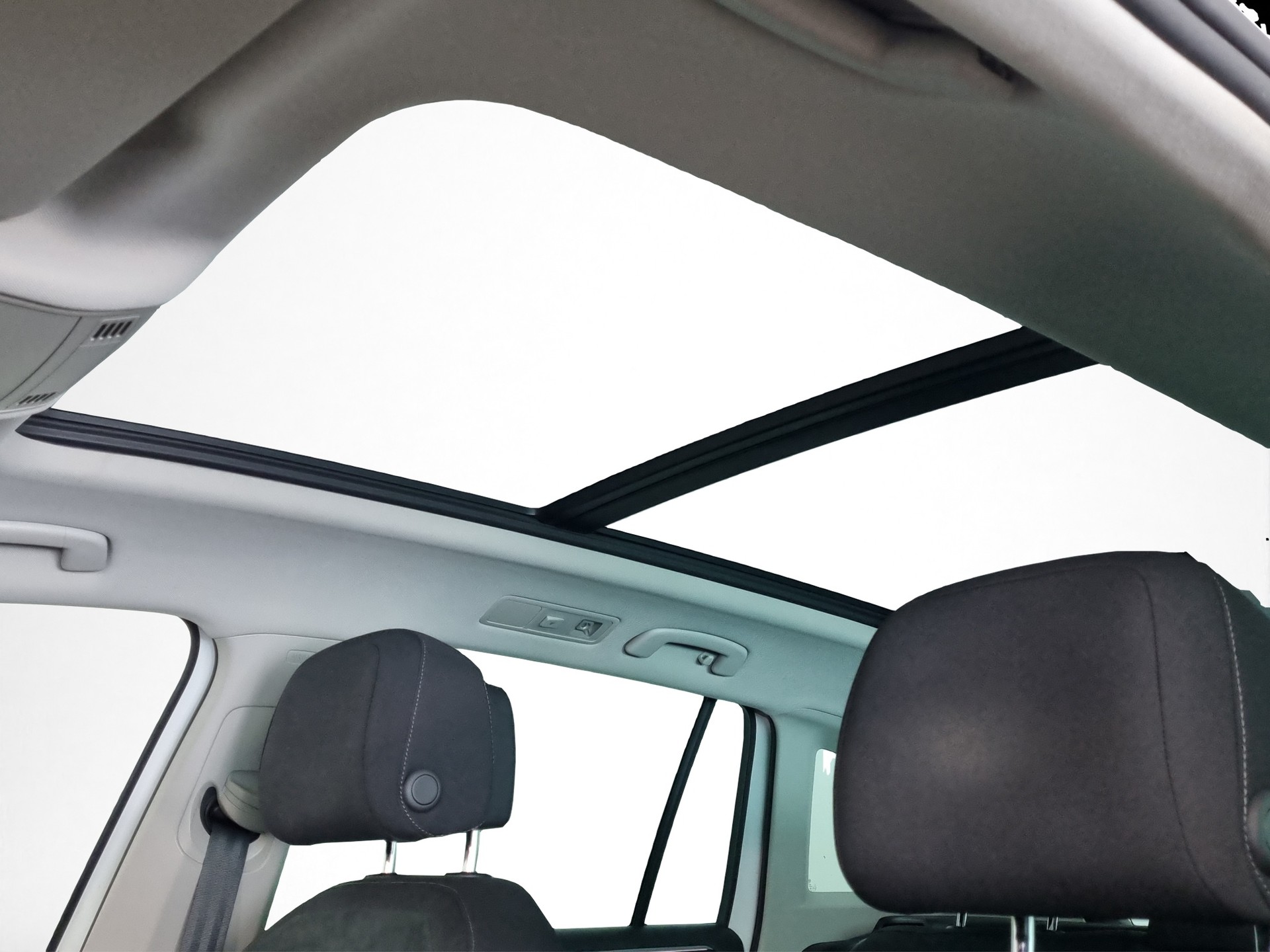 VW Tiguan 2.0 TDI SCR Highline *R-Line*-image-12