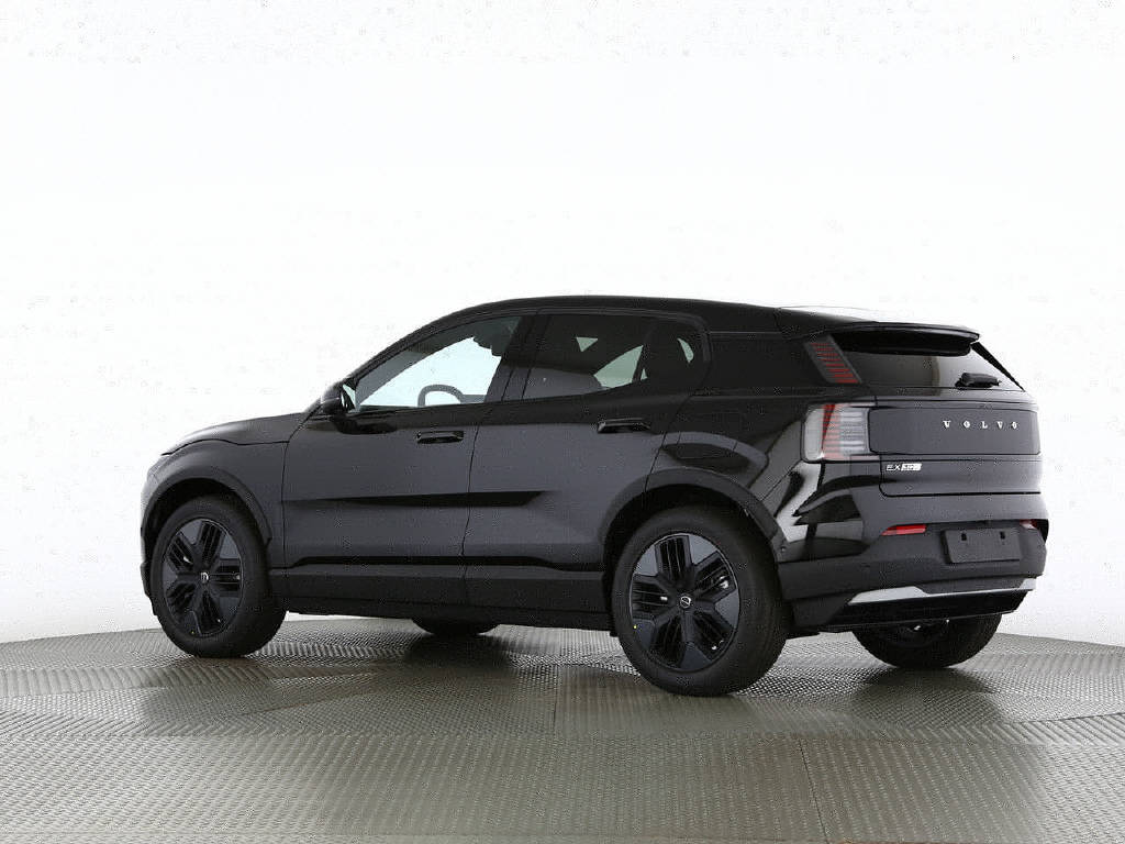 VOLVO EX 30 Cross Country P8 Ultra AWD-image-6