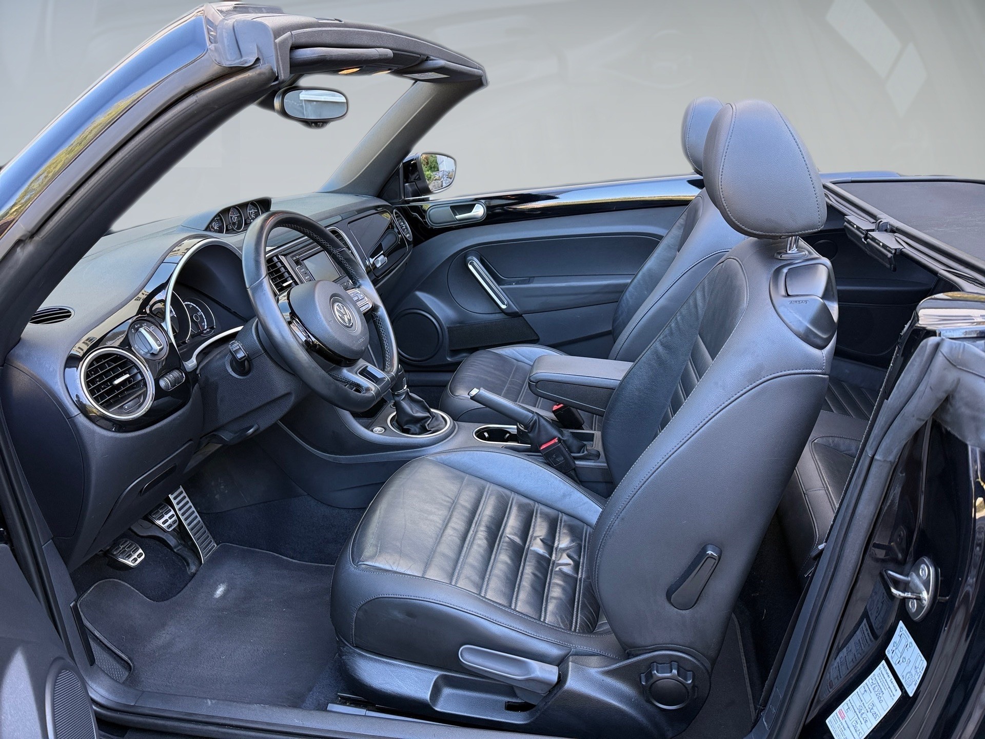 VW Beetle Cabrio 1.4 TSI Design-image-9