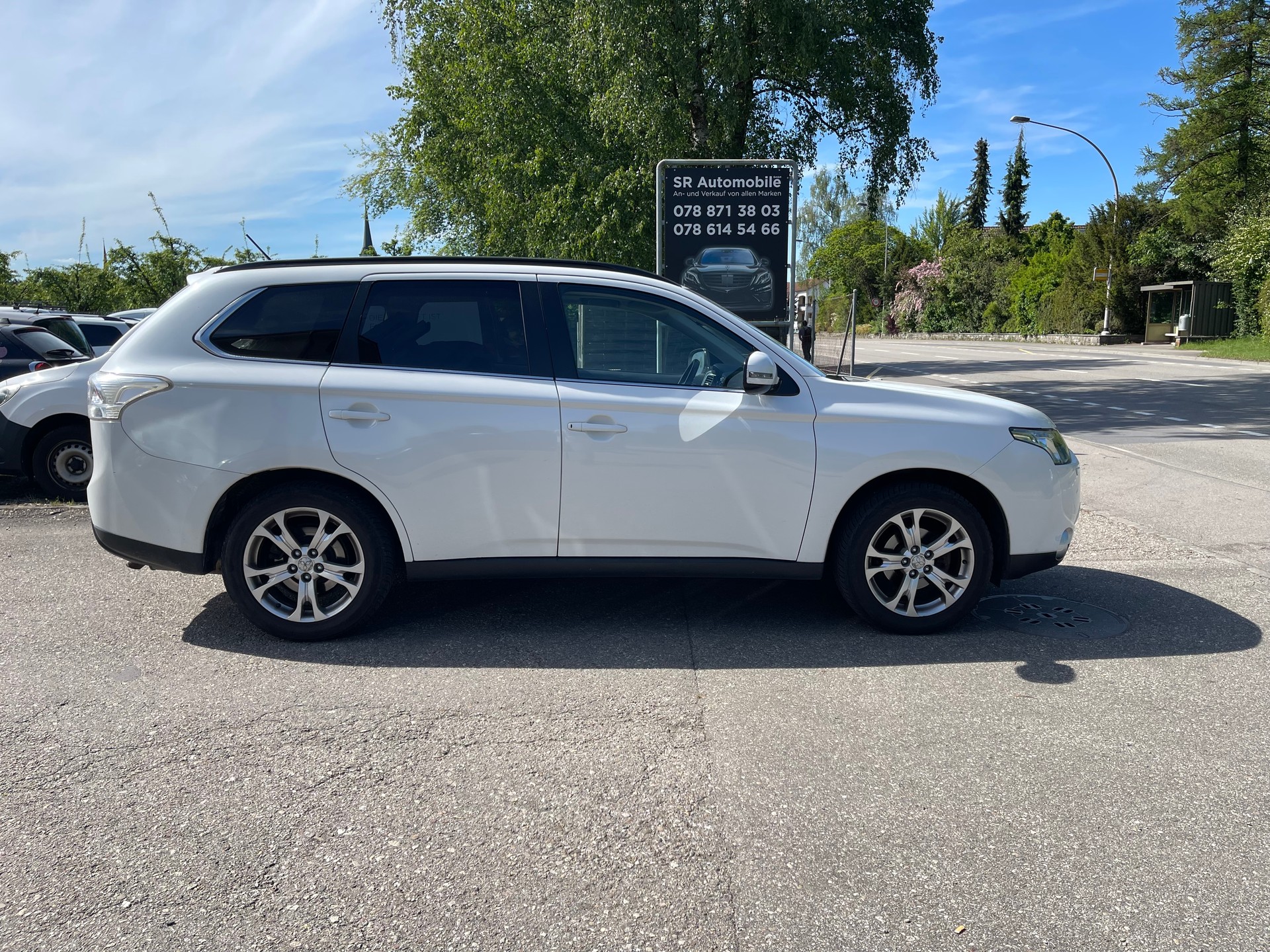 MITSUBISHI Outlander 2.2 DID Navigator 4WD Automatic-image-5