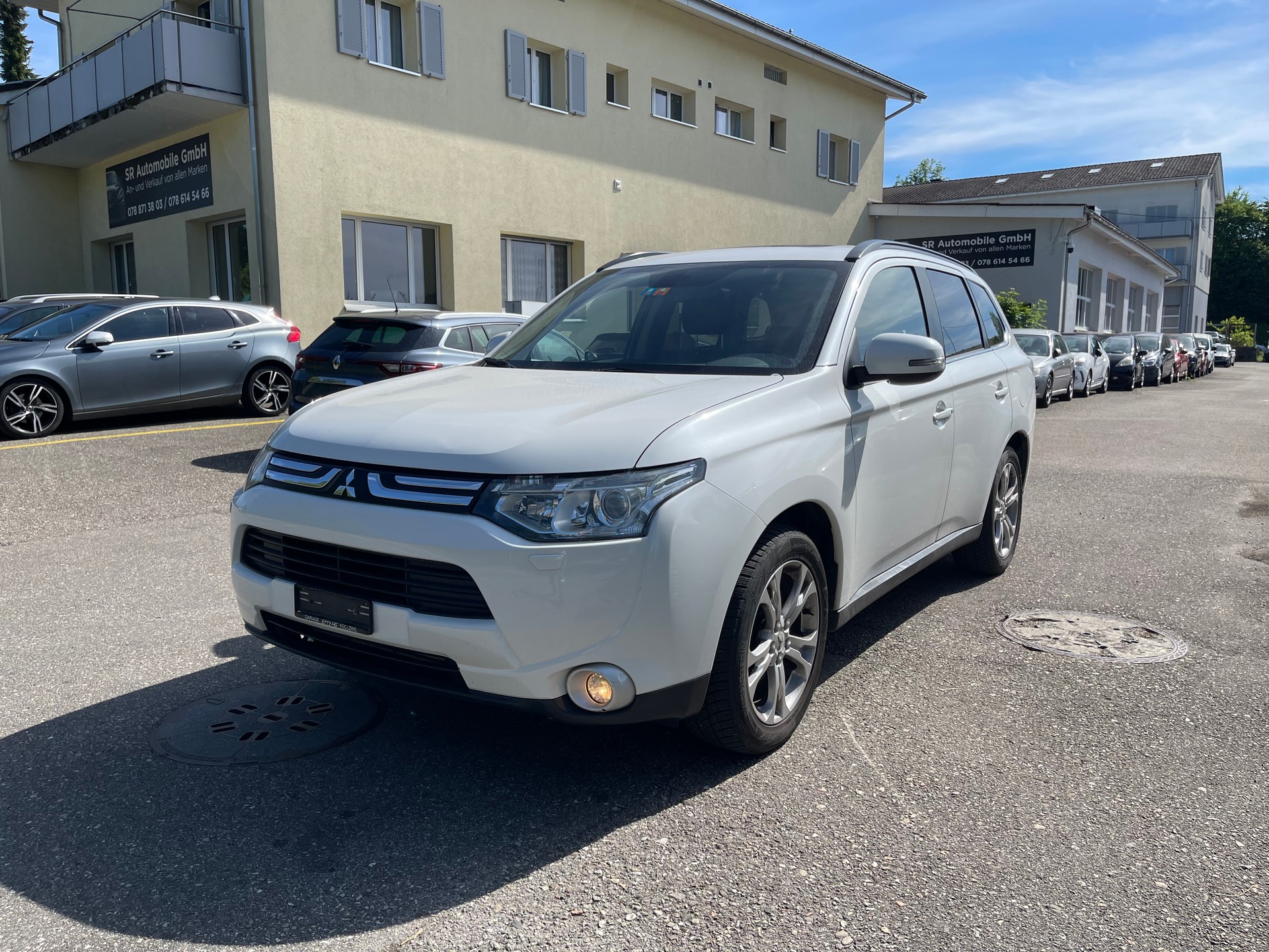 MITSUBISHI Outlander 2.2 DID Navigator 4WD Automatic-image-0