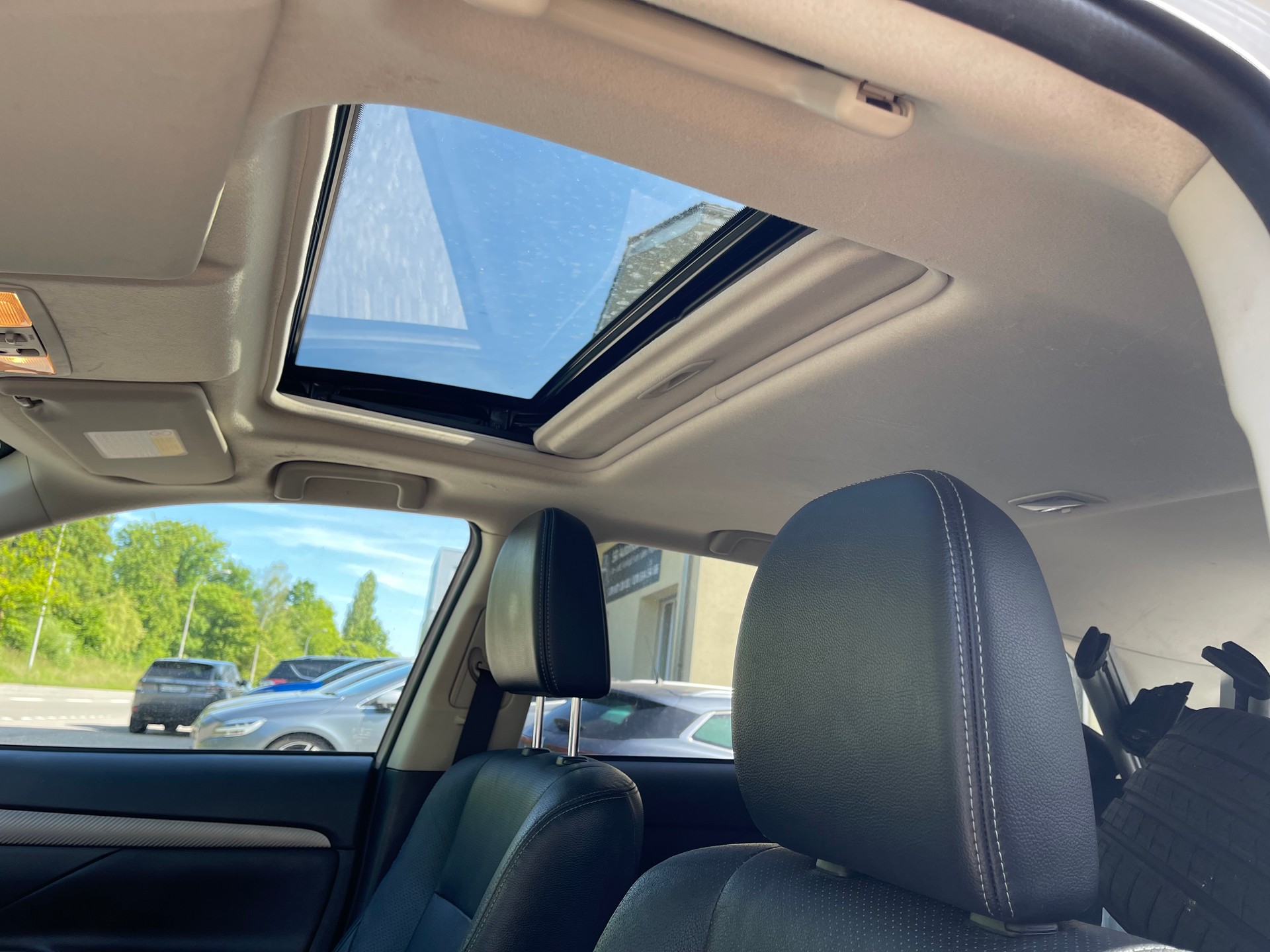 MITSUBISHI Outlander 2.2 DID Navigator 4WD Automatic-image-10