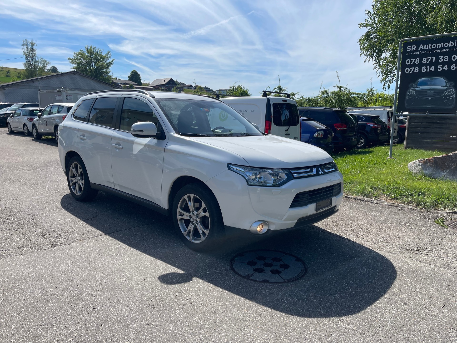 MITSUBISHI Outlander 2.2 DID Navigator 4WD Automatic-image-6