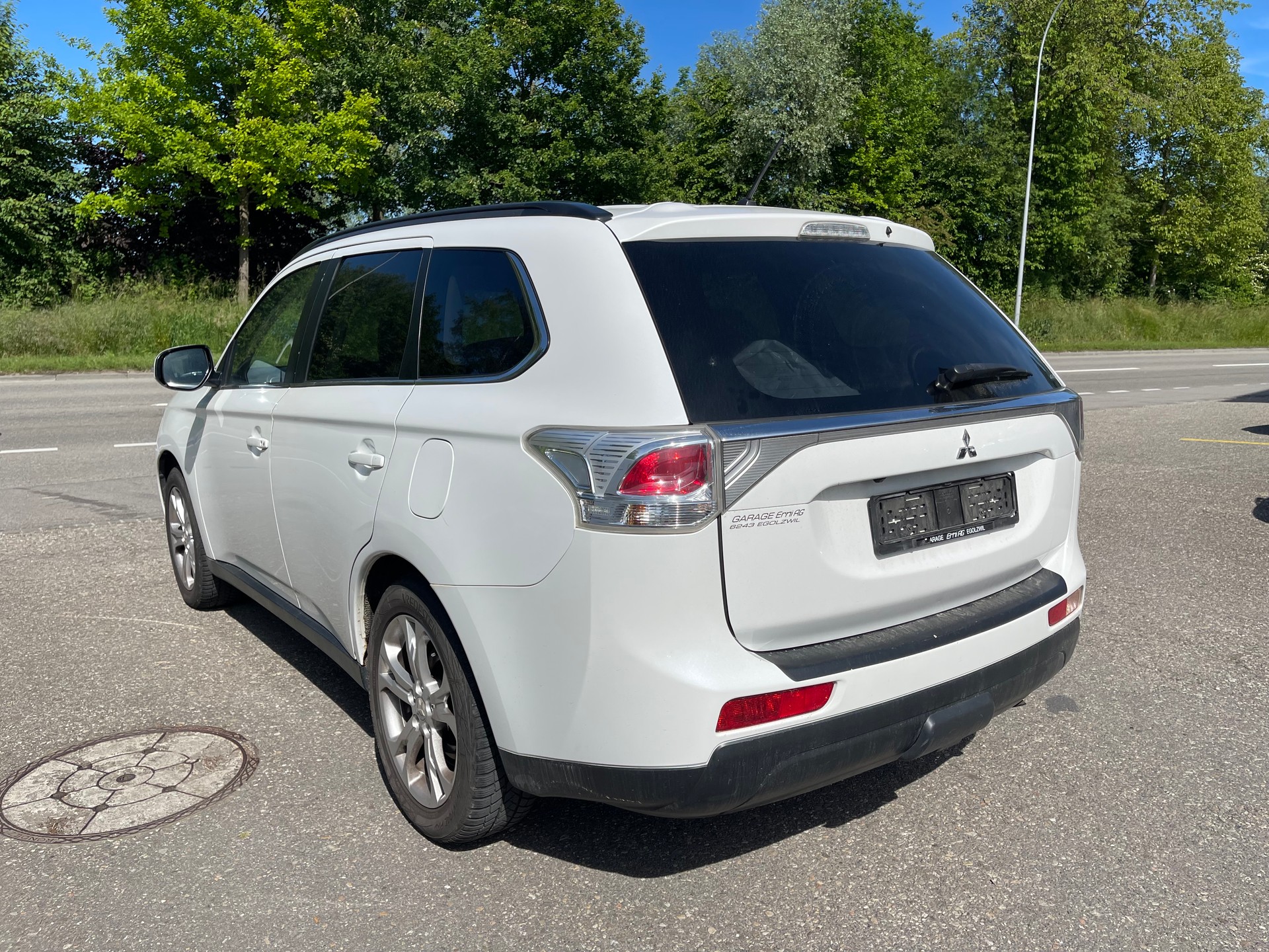MITSUBISHI Outlander 2.2 DID Navigator 4WD Automatic-image-2