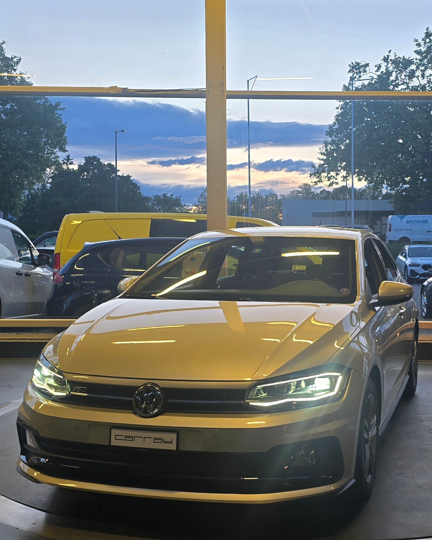 VW POLO-showroom-element-1