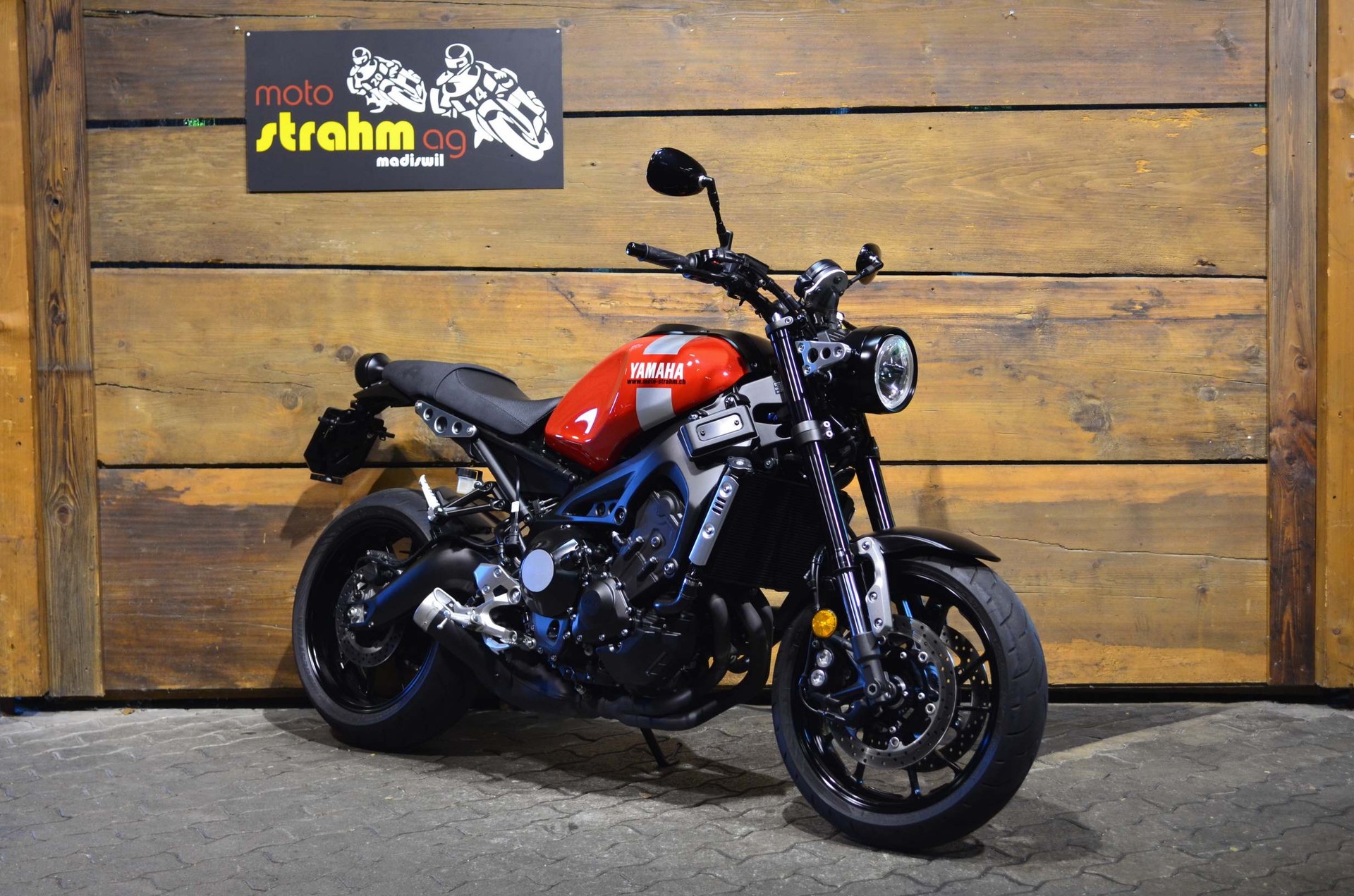 YAMAHA XSR 900 ABS