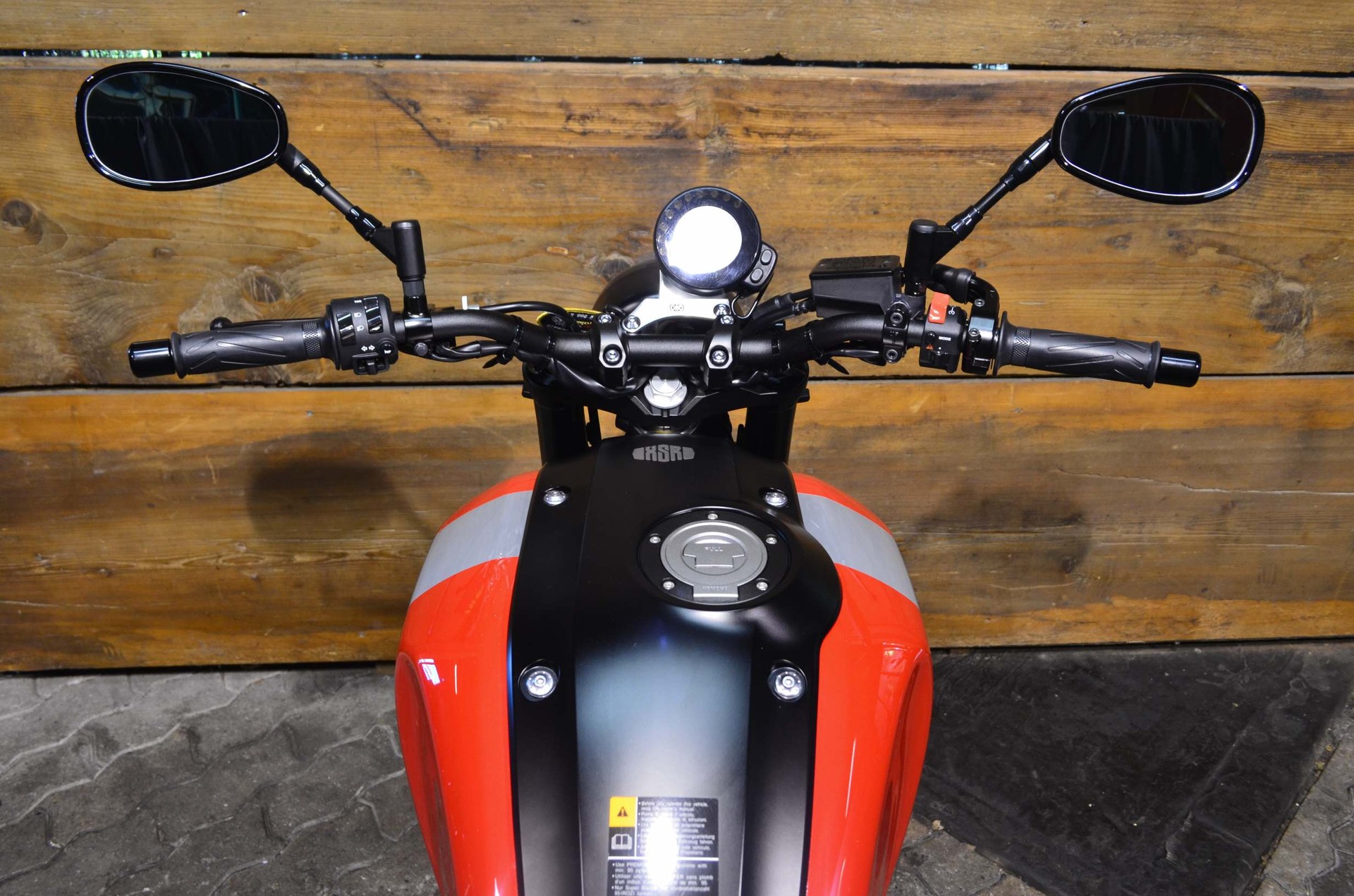 YAMAHA XSR 900 ABS-showroom-element-2