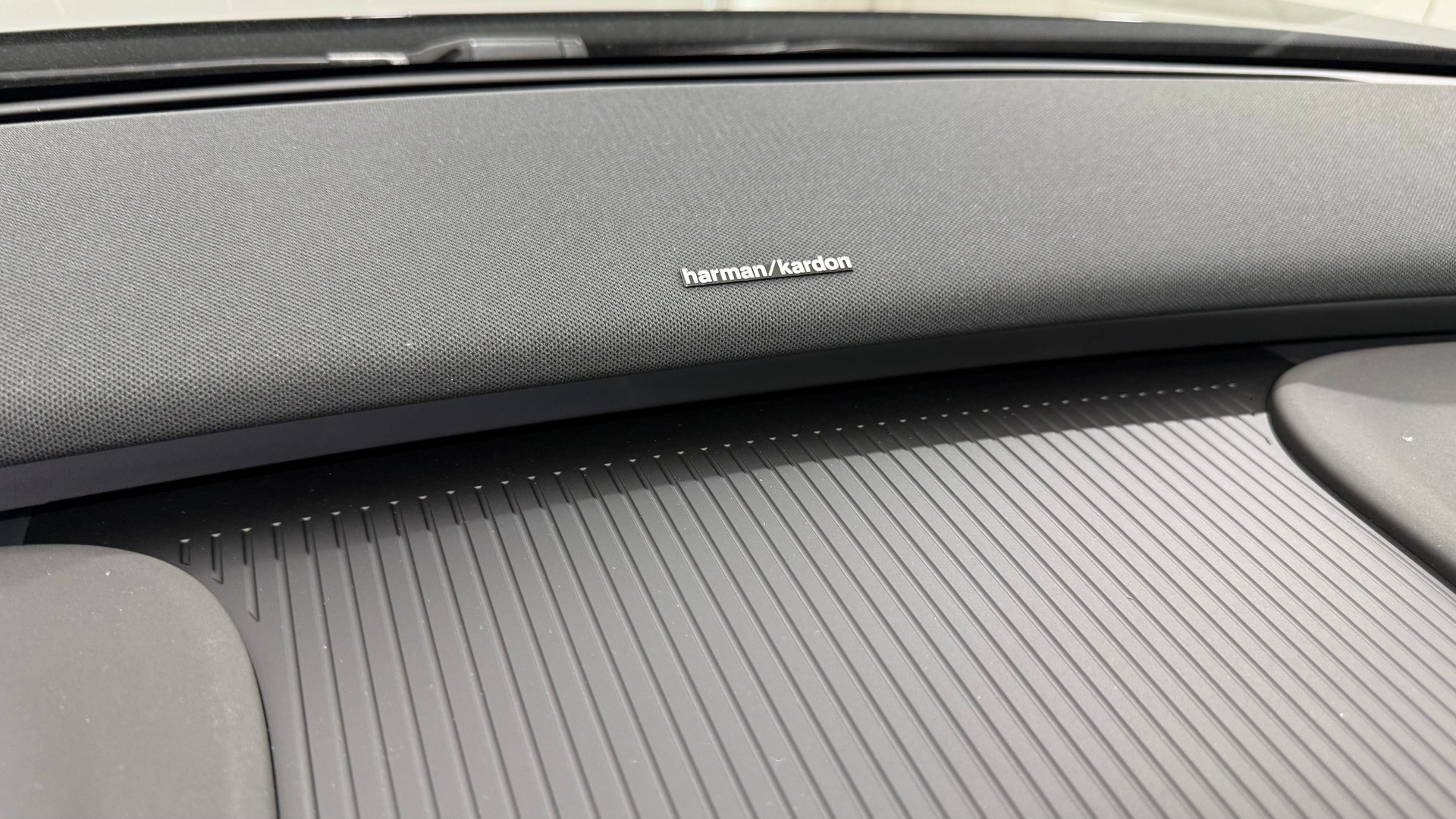 VOLVO EX 30 CC E60 Twin Performance A-image-11