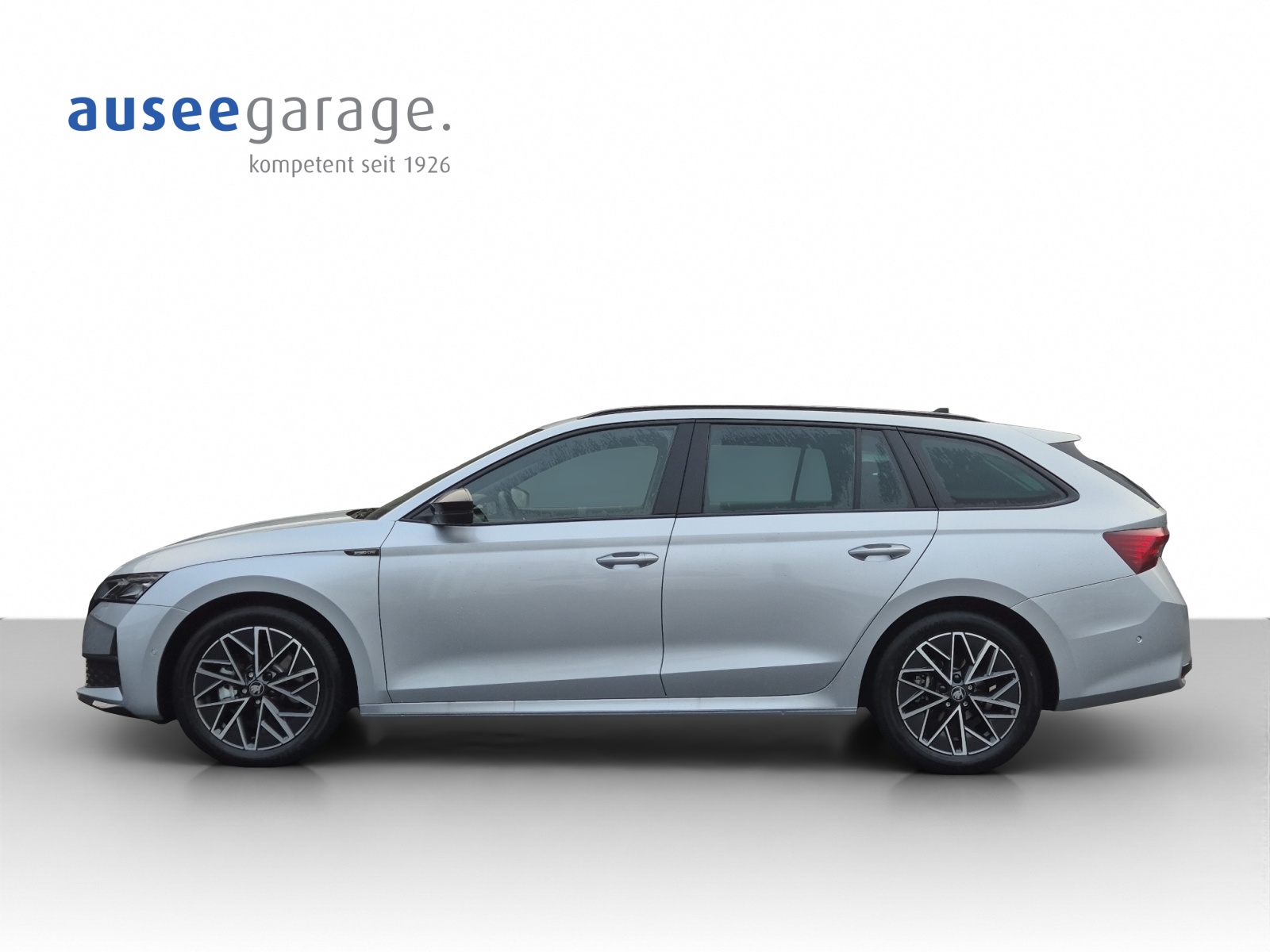 SKODA Octavia Combi 2.0 TSI Dynamic 4x4 DSG-showroom-element-1