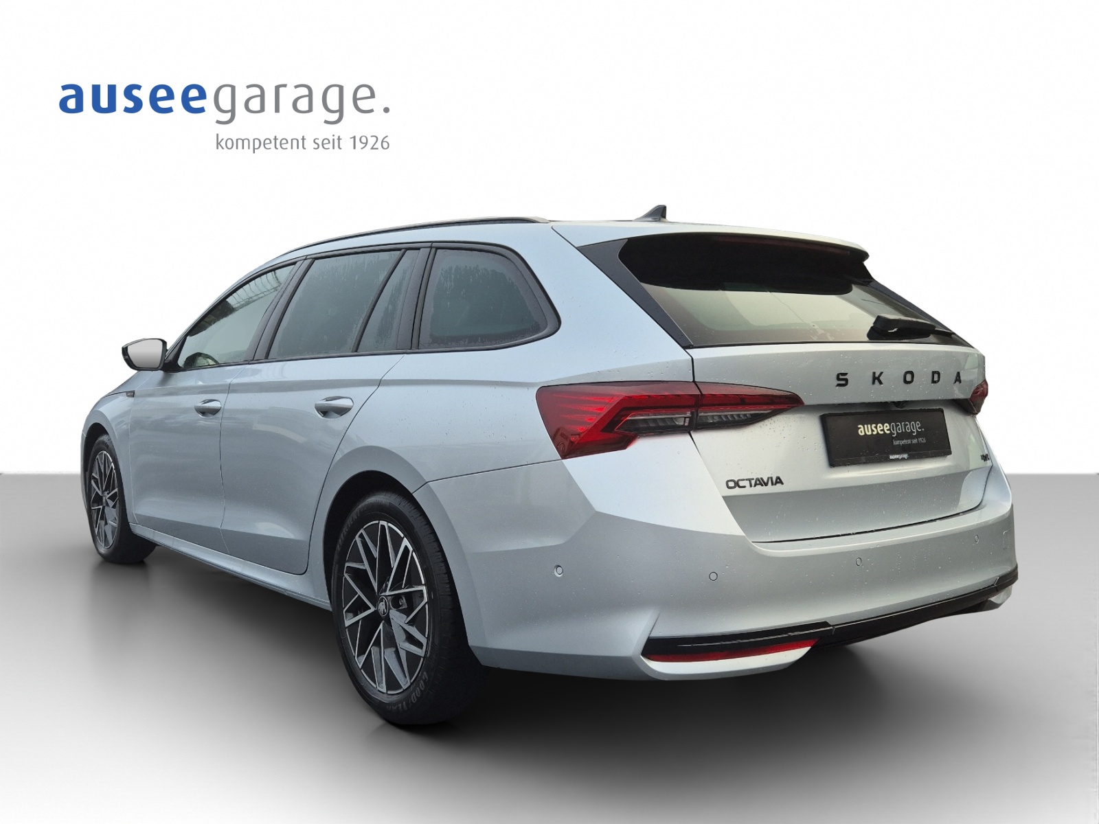SKODA Octavia Combi 2.0 TSI Dynamic 4x4 DSG-showroom-element-2
