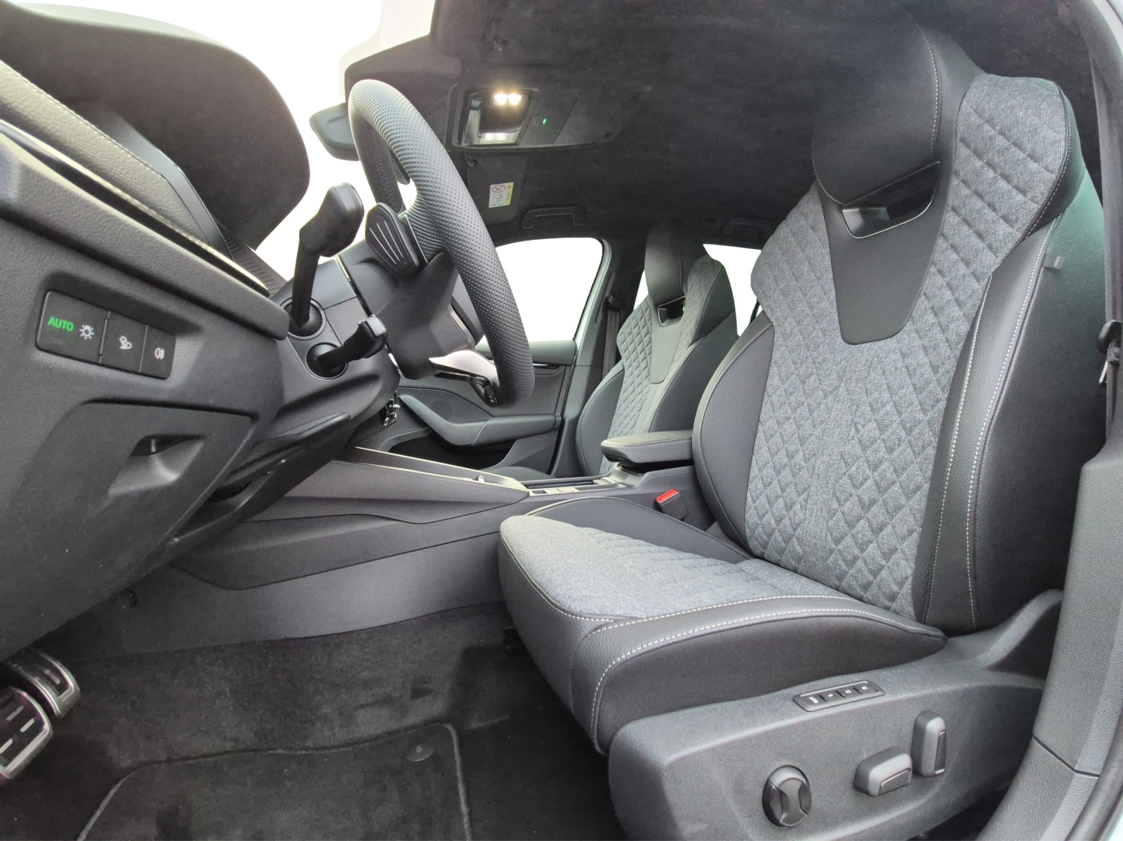 SKODA Octavia Combi 2.0 TSI Dynamic 4x4 DSG-image-4