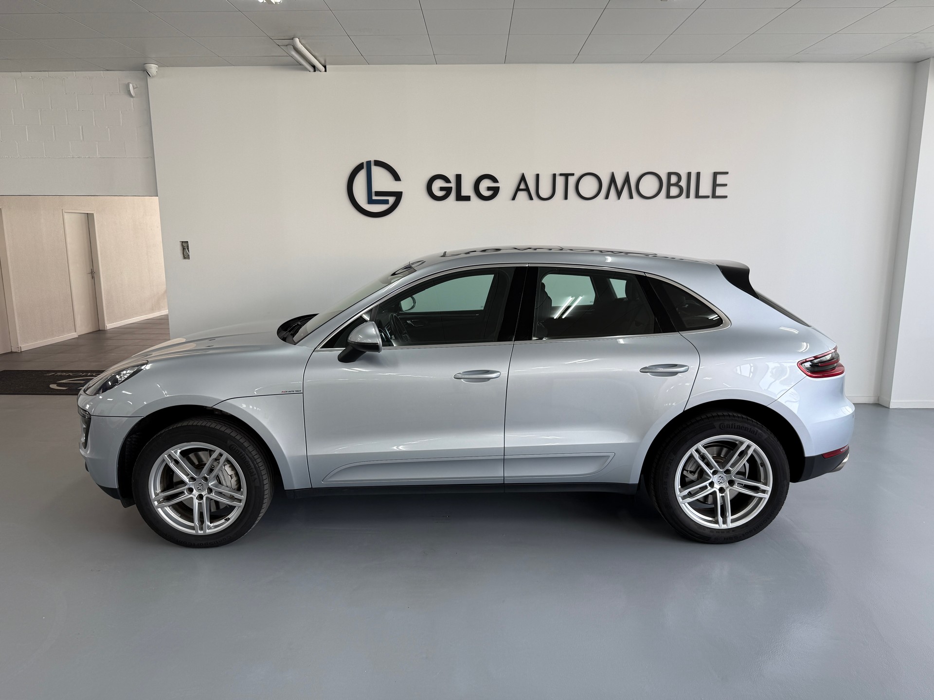 PORSCHE Macan S PDK-showroom-element-1
