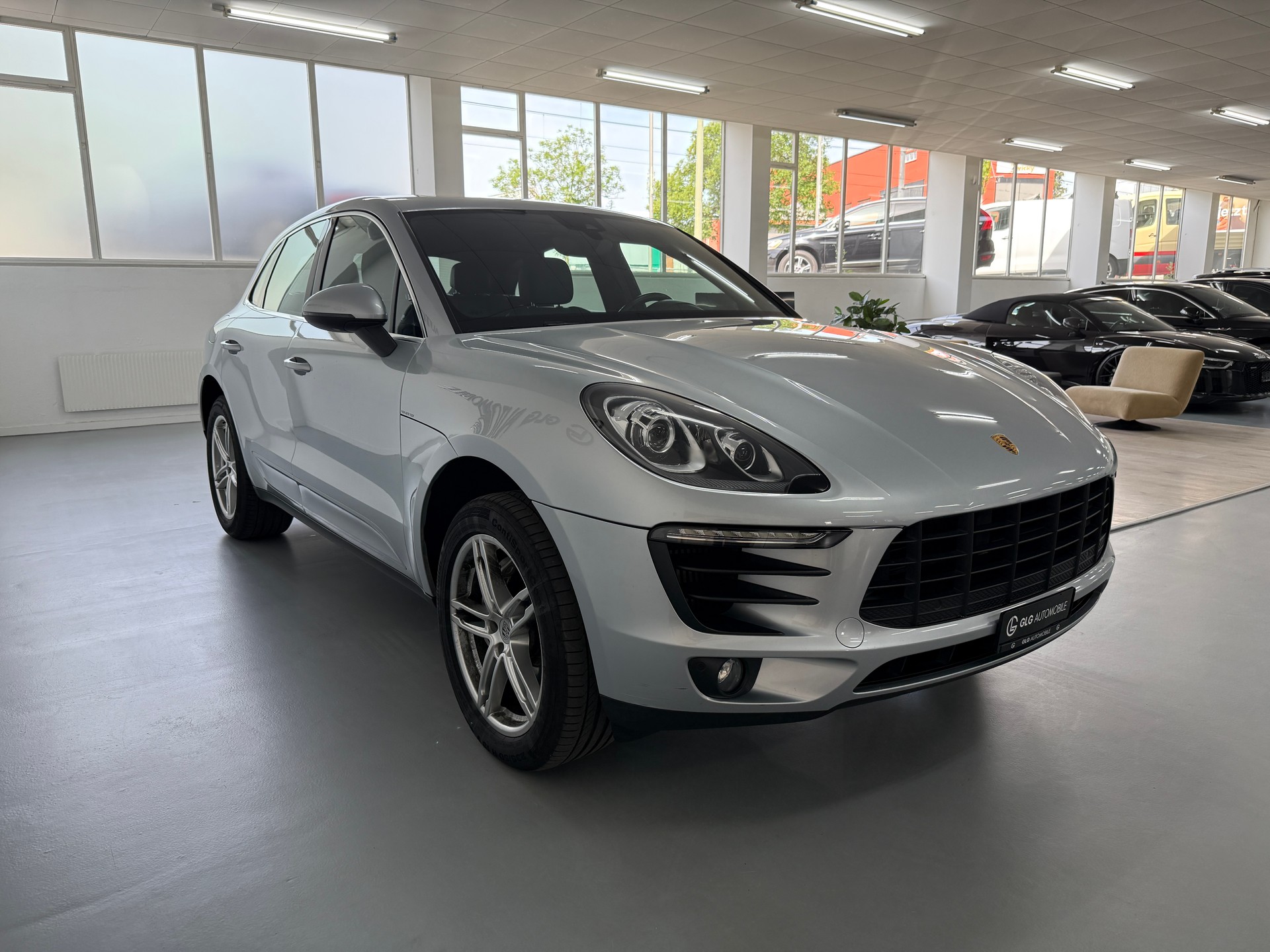 PORSCHE Macan S PDK-showroom-element-2