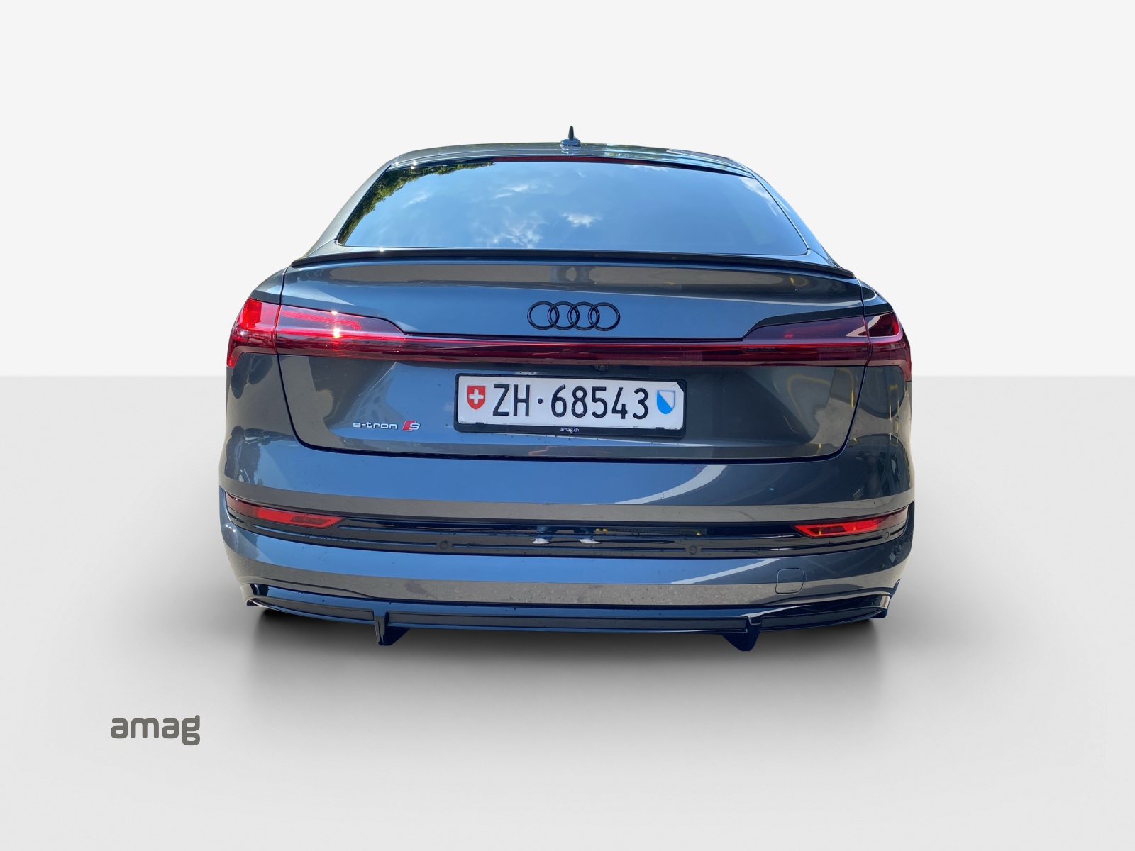 AUDI e-tron S Sportback quattro-image-4