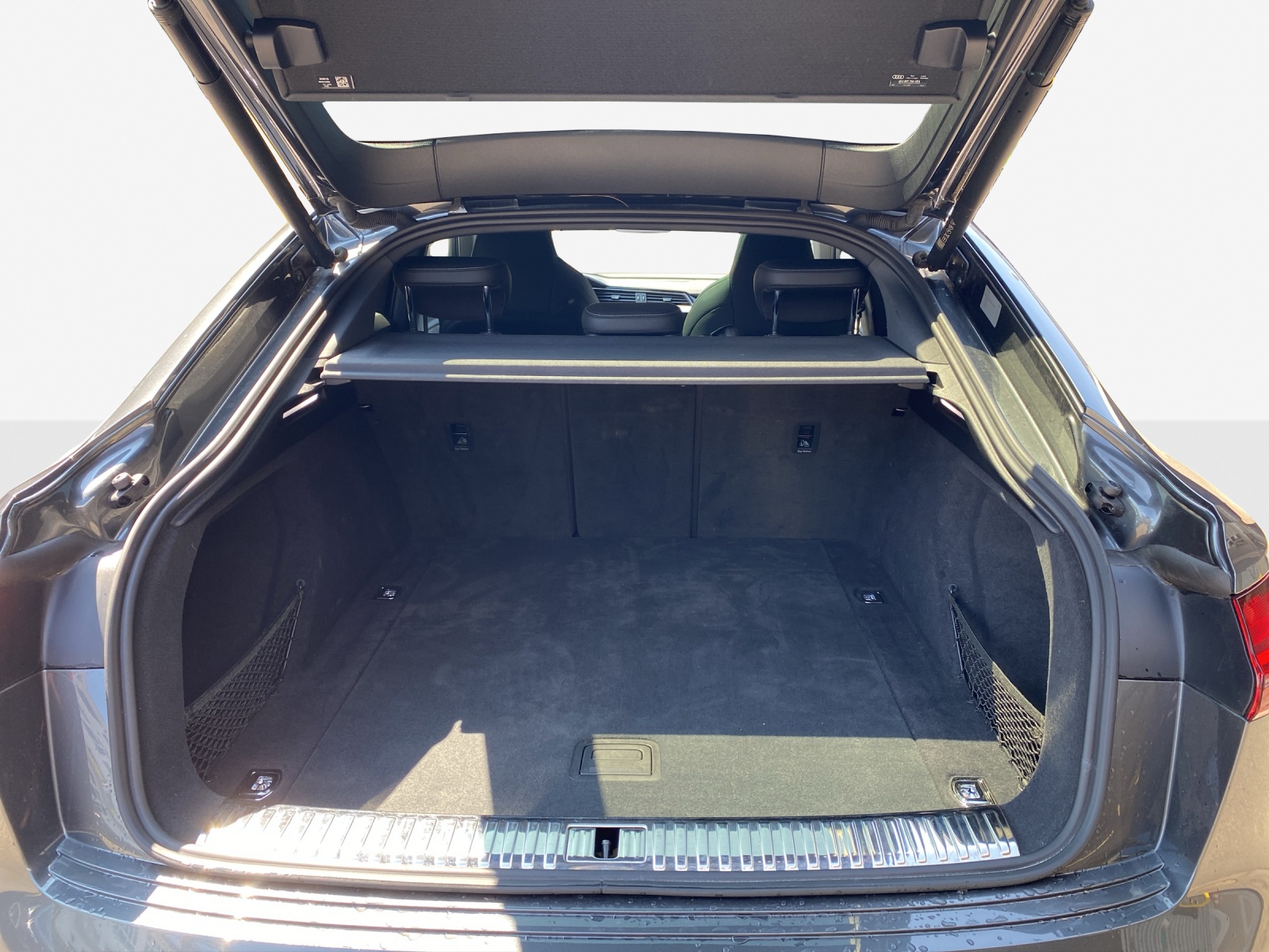 AUDI e-tron S Sportback quattro-image-13