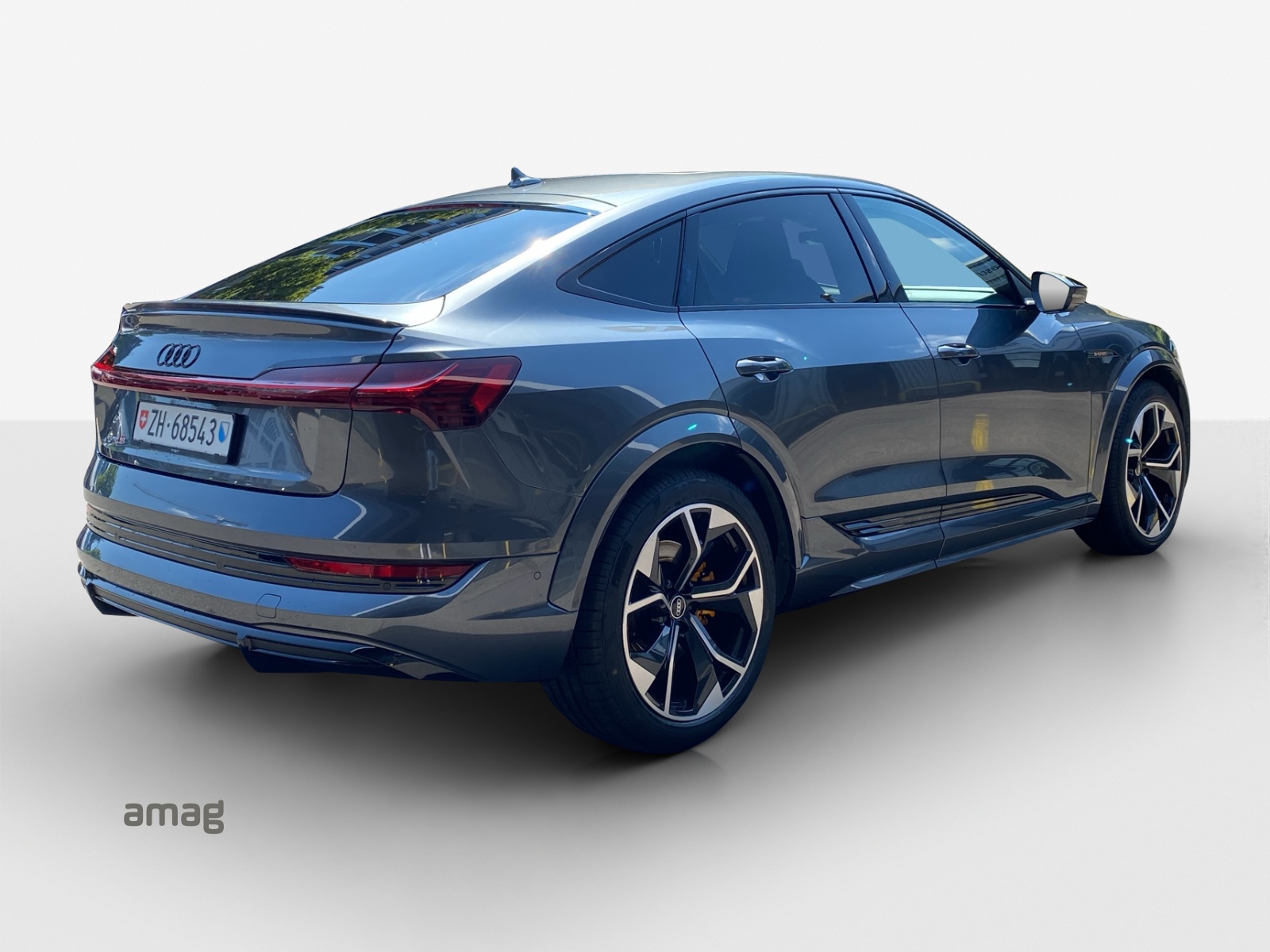 AUDI e-tron S Sportback quattro-image-5
