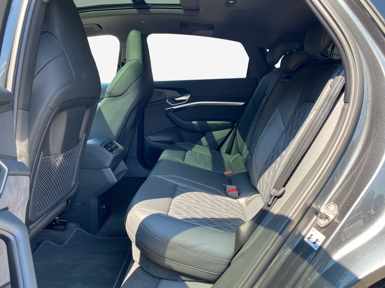 AUDI e-tron S Sportback quattro-image-12