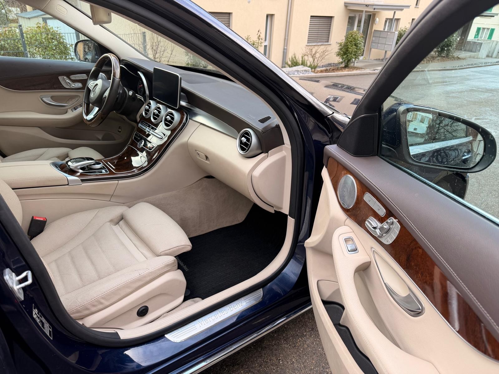 MERCEDES-BENZ C 400 Avantgarde 4Matic 7G-Tronic-image-12