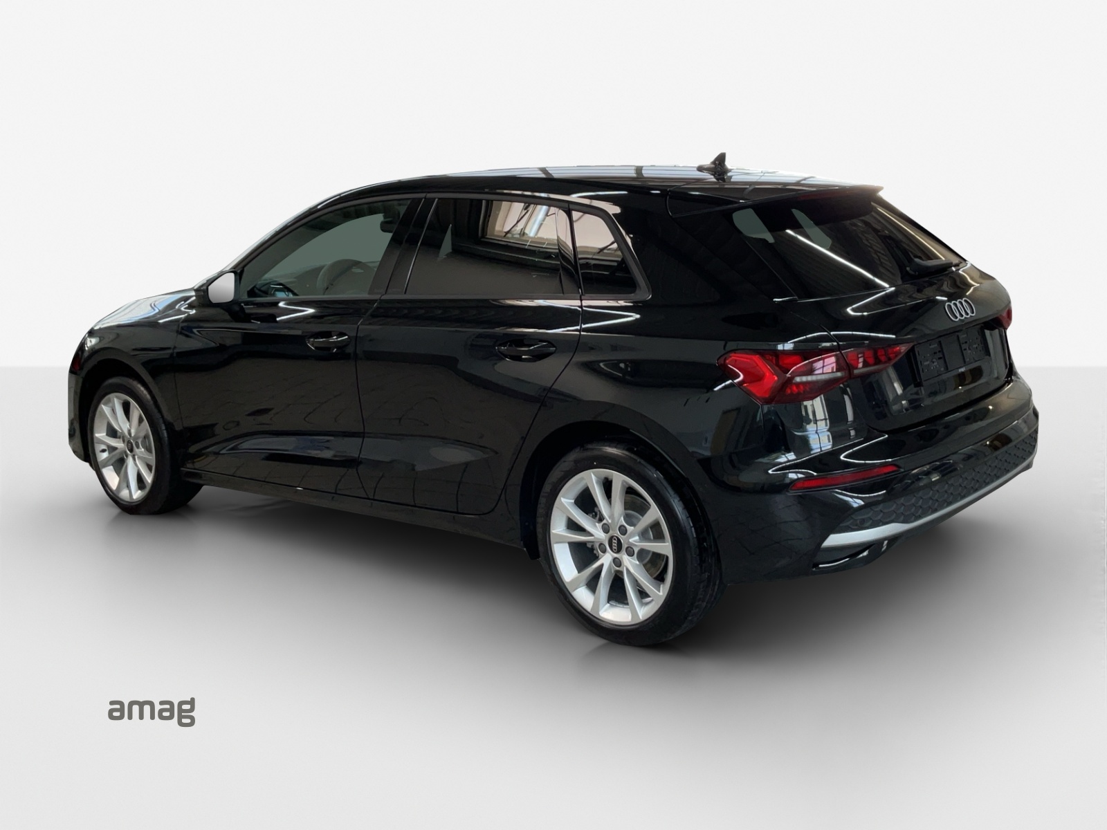 AUDI A3 Sportback TFSI 110 kW S line Attraction S tronic-image-2