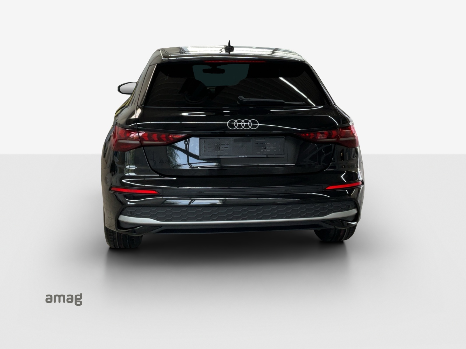 AUDI A3 Sportback TFSI 110 kW S line Attraction S tronic-image-3
