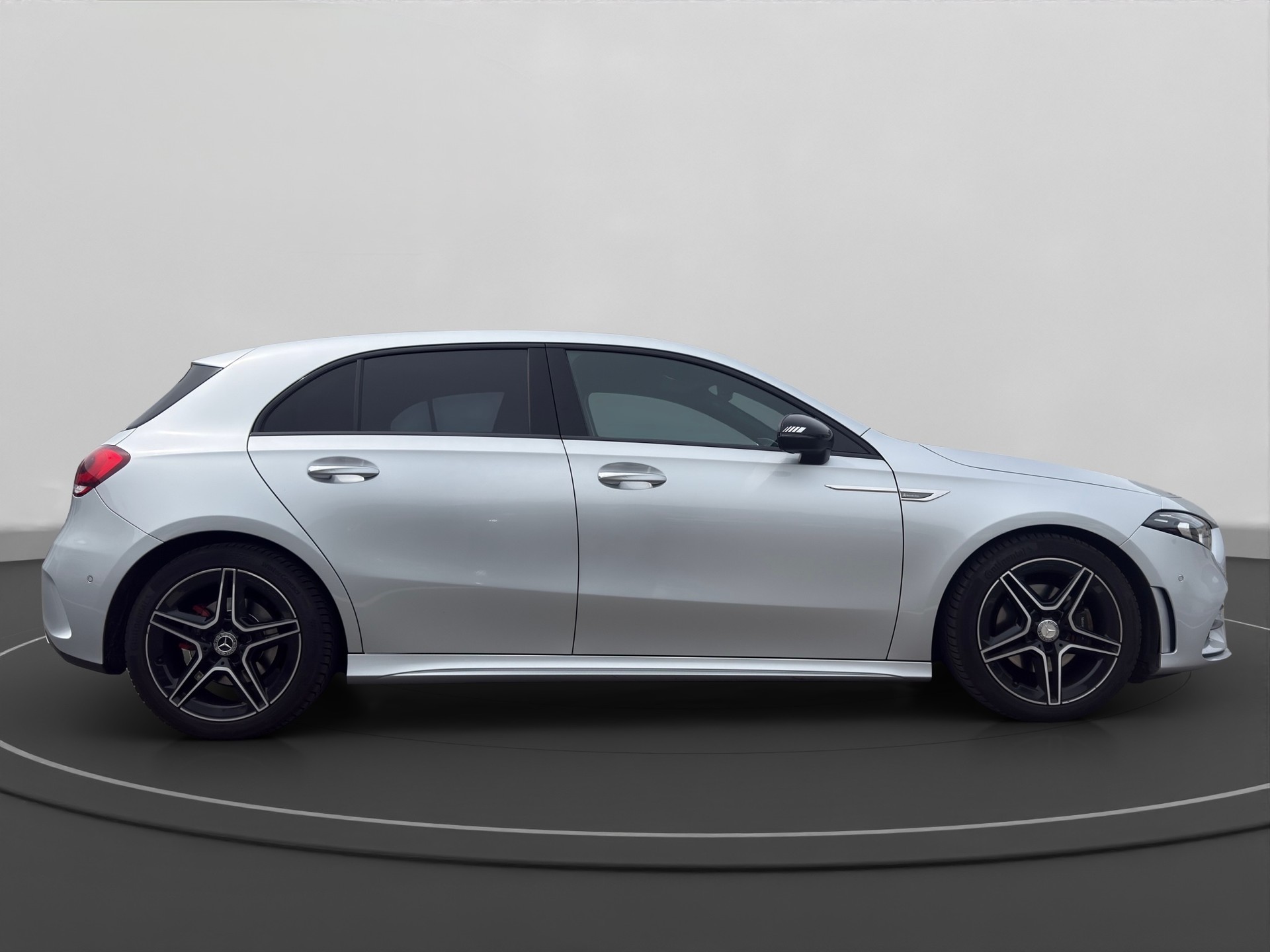 MERCEDES-BENZ A 200 AMG Line 7G-DCT-image-5