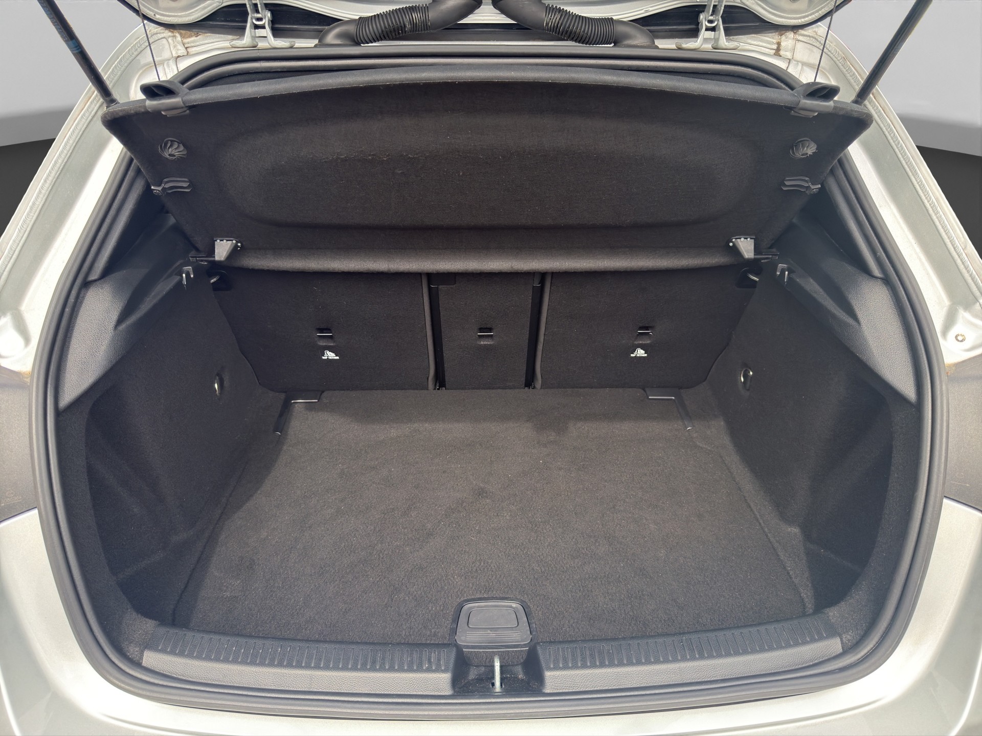MERCEDES-BENZ A 200 AMG Line 7G-DCT-image-12