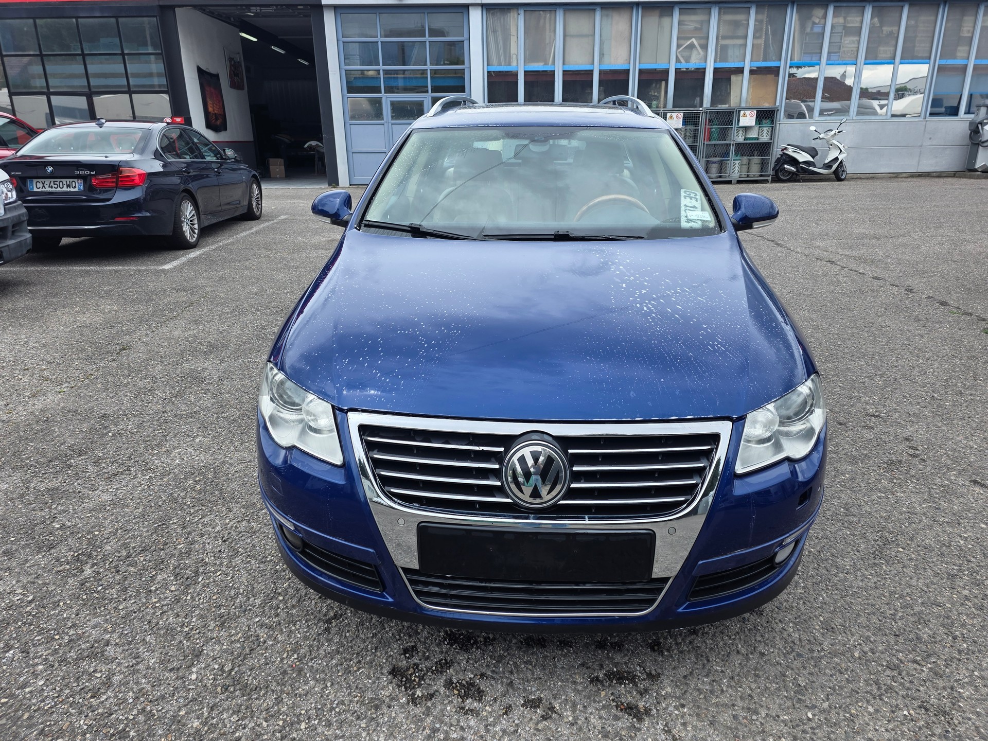 VW Passat Variant 3.2 V6 FSI Highline 4Motion-image-0