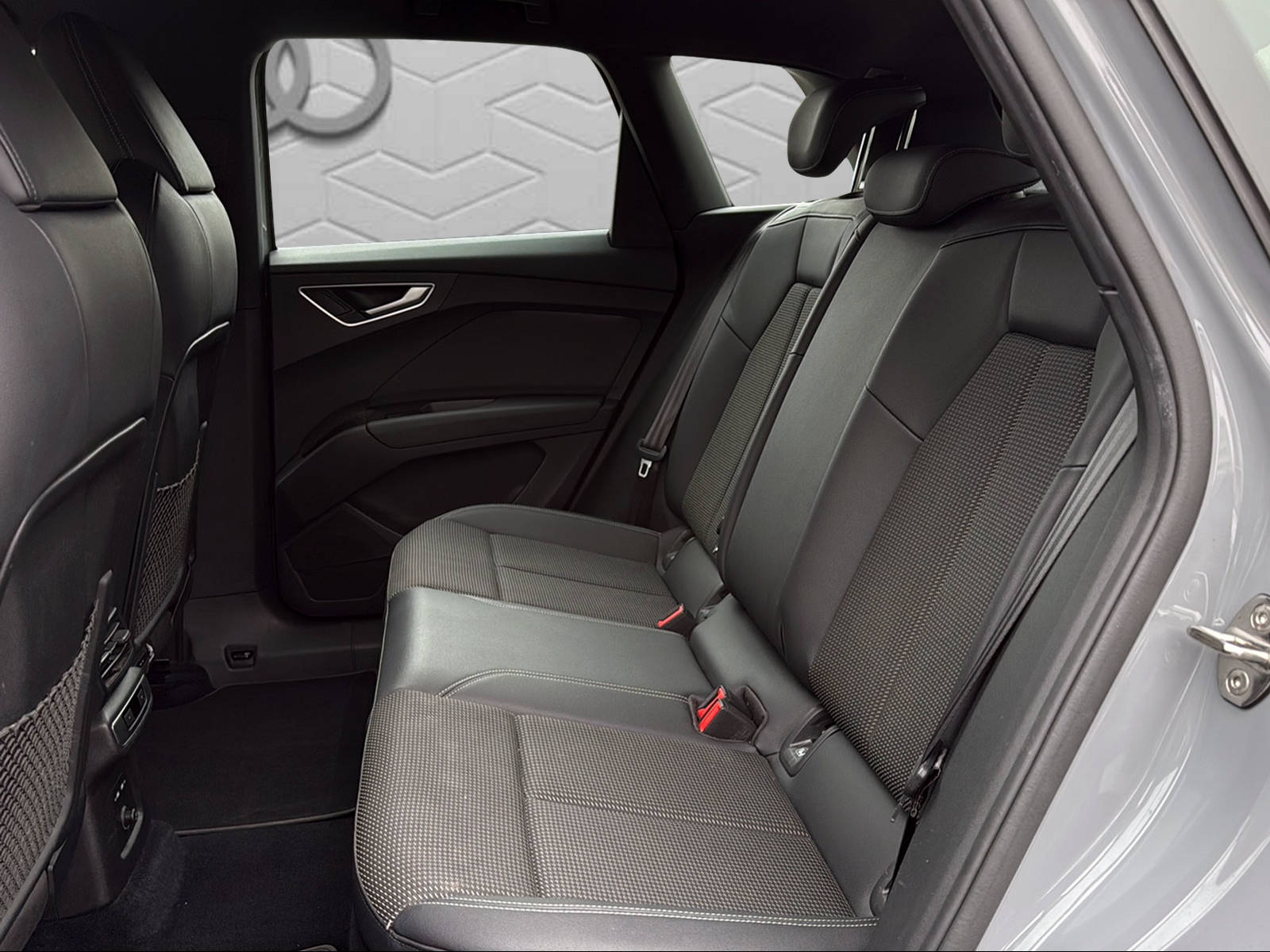 AUDI Q4 e-tron 40-image-15