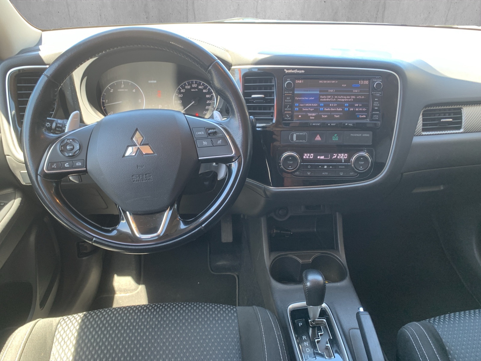 MITSUBISHI Outlander 2.2 DID Style 4WD Automatic-image-8