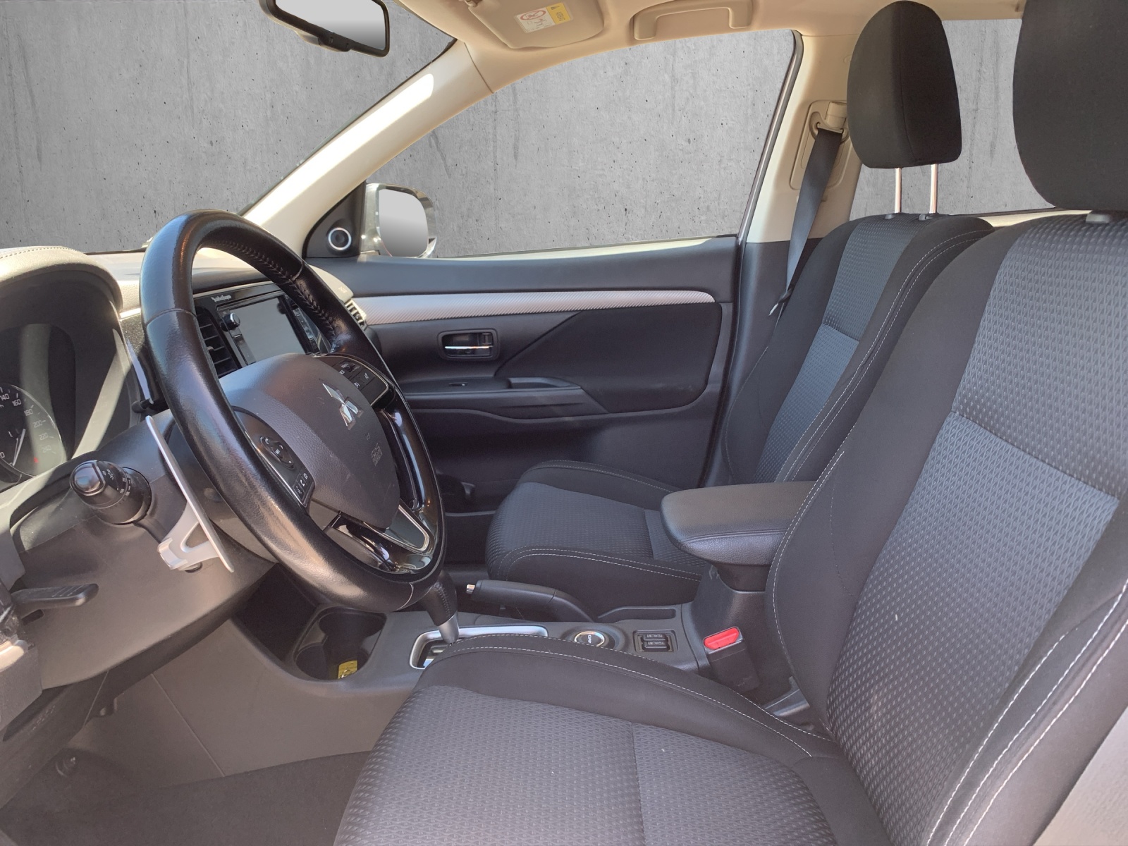 MITSUBISHI Outlander 2.2 DID Style 4WD Automatic-image-10