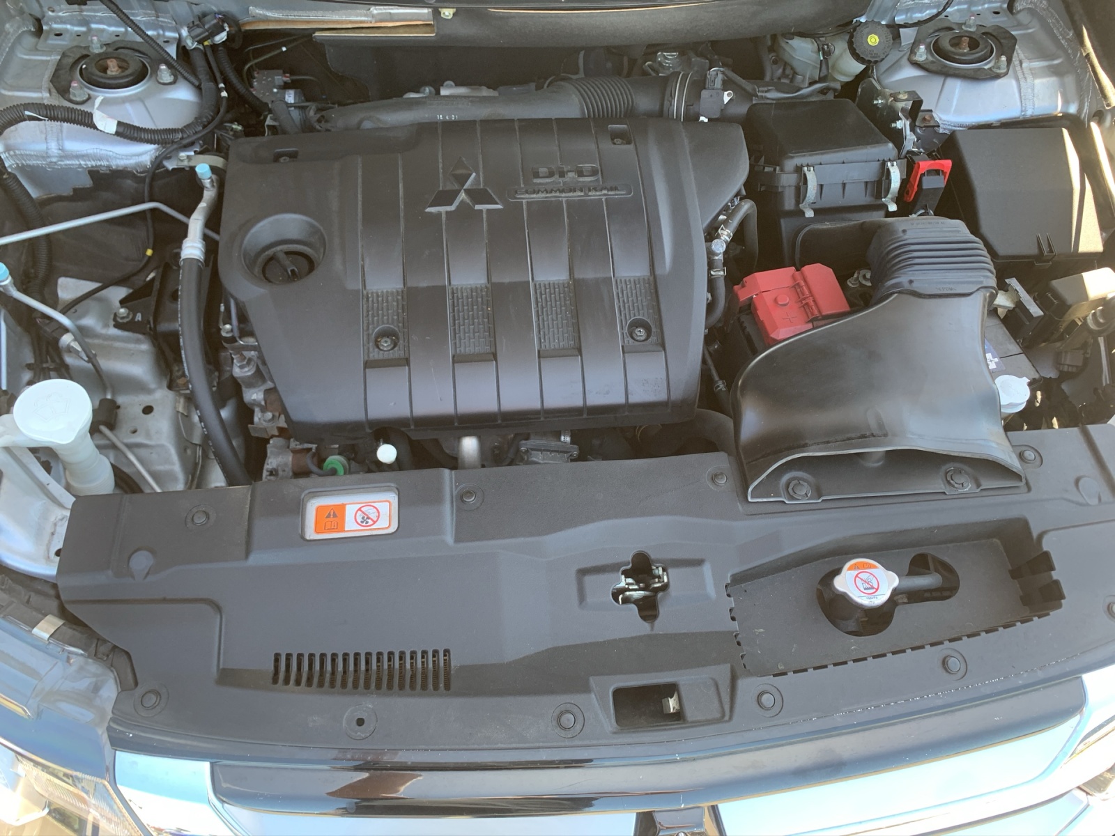 MITSUBISHI Outlander 2.2 DID Style 4WD Automatic-image-16