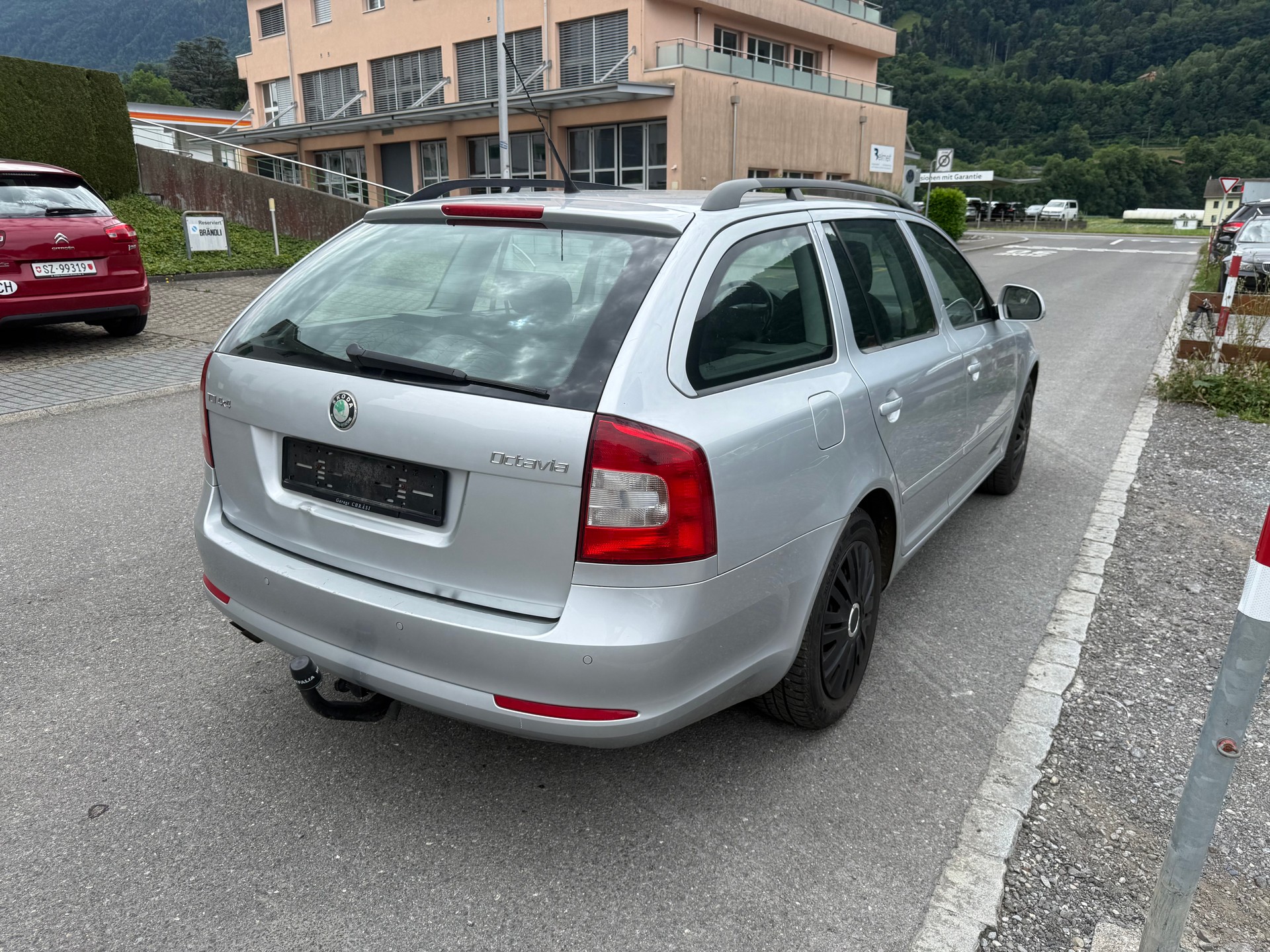 SKODA Octavia Combi 1.9 TDI Swiss Adventure 4x4-image-3