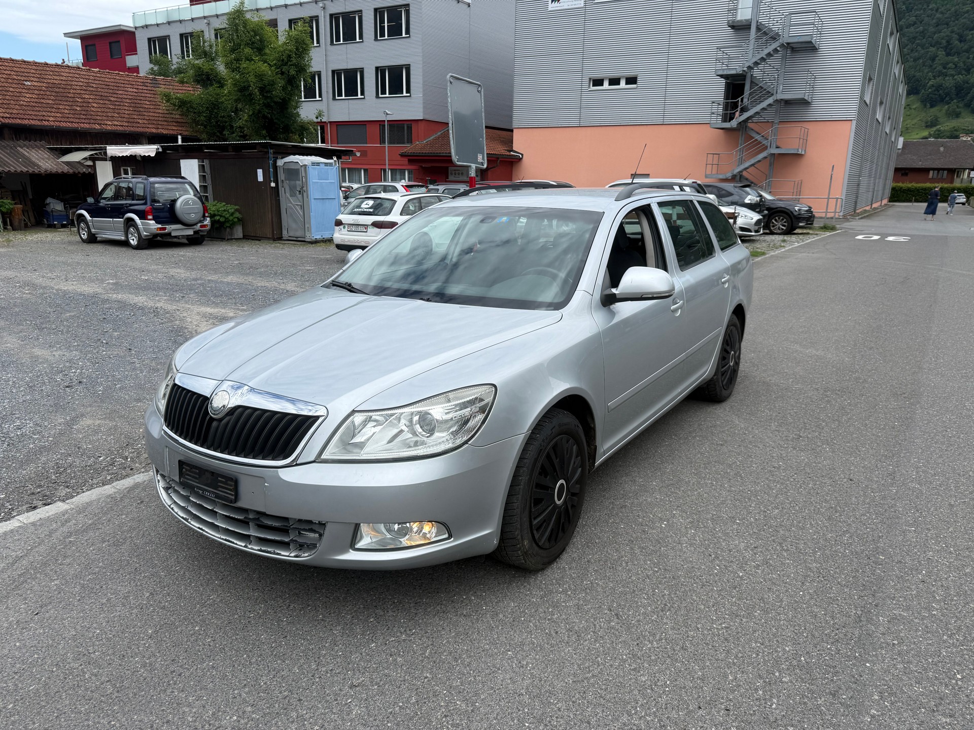 SKODA Octavia Combi 1.9 TDI Swiss Adventure 4x4-image-1