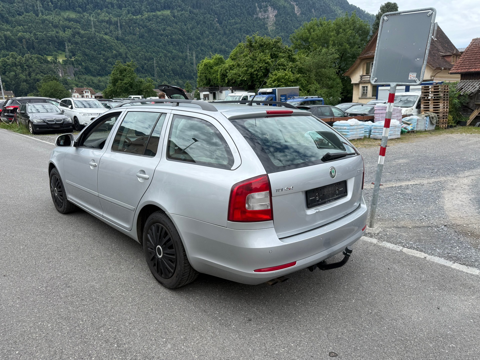 SKODA Octavia Combi 1.9 TDI Swiss Adventure 4x4-image-2