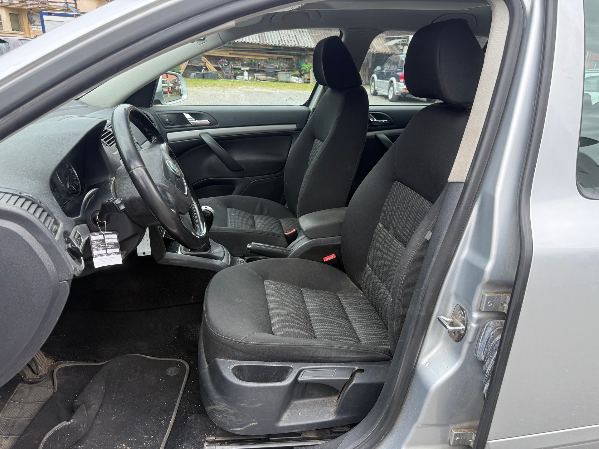 SKODA Octavia Combi 1.9 TDI Swiss Adventure 4x4-image-5