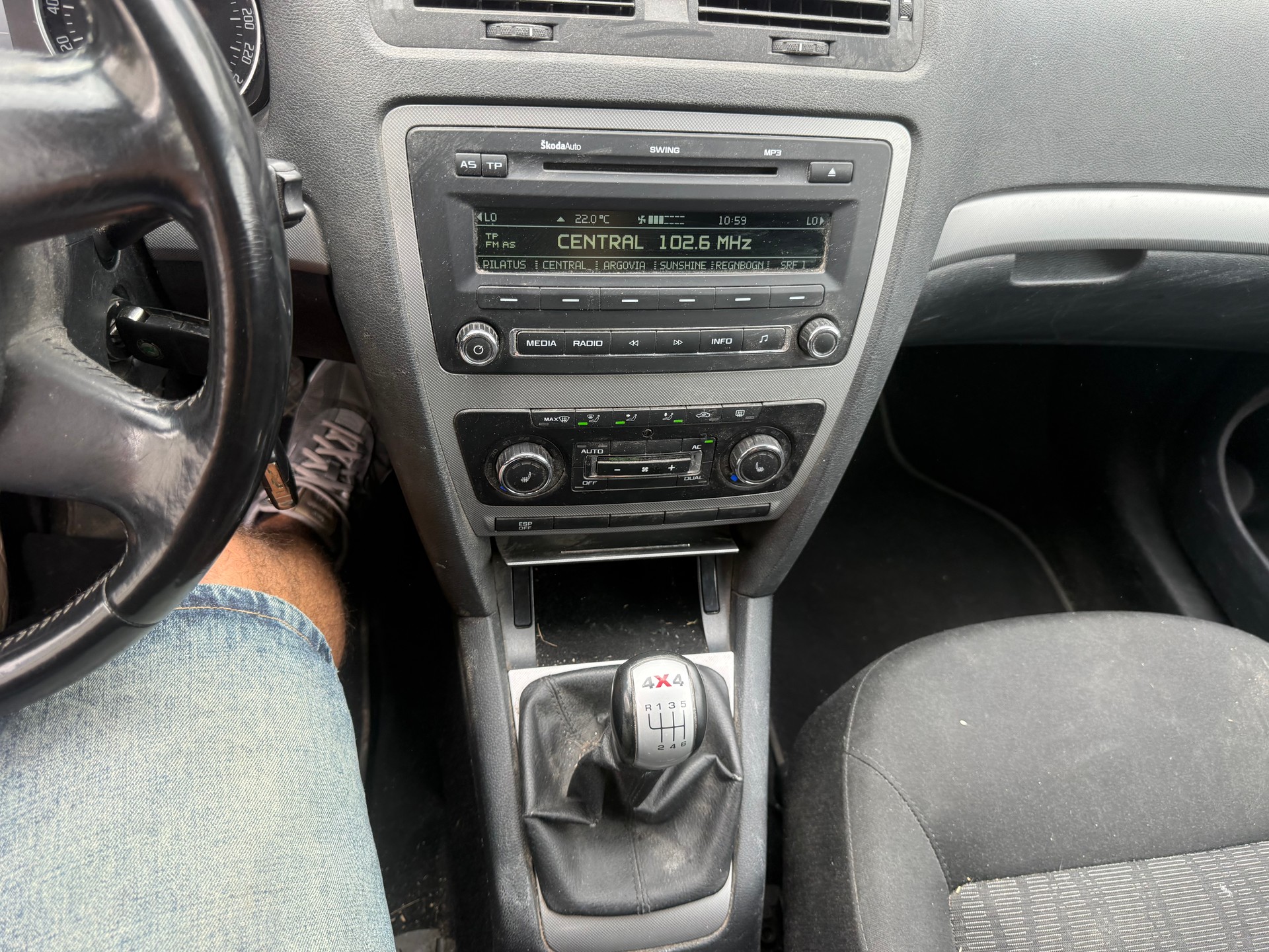 SKODA Octavia Combi 1.9 TDI Swiss Adventure 4x4-image-7