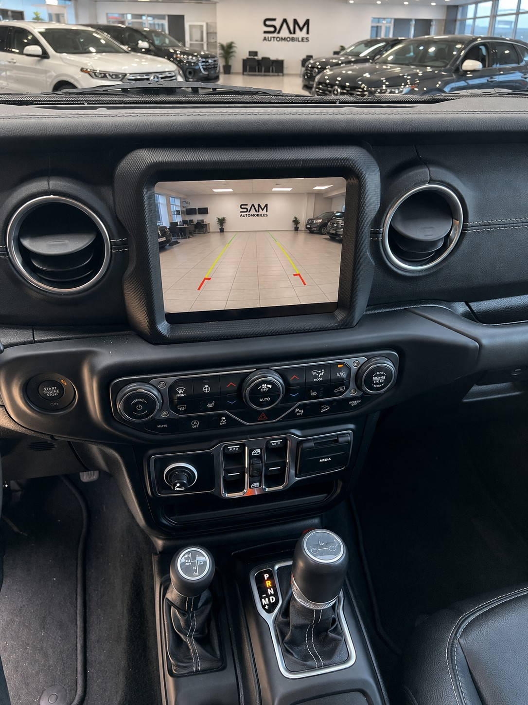 JEEP Unlimited Overland 2.0 Turbo 4x4-image-13