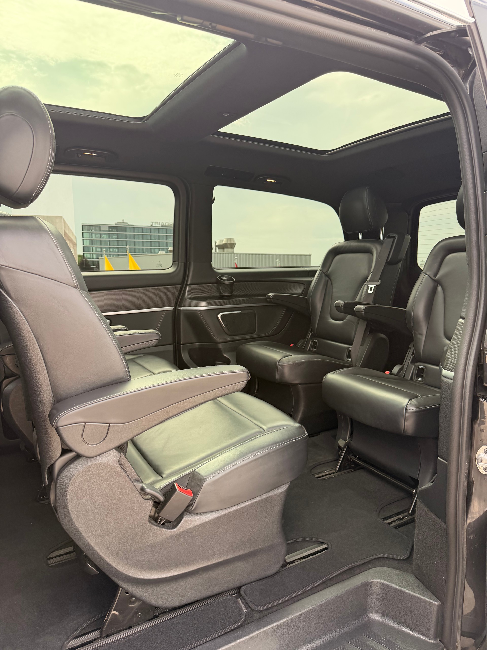 MERCEDES-BENZ V 300 d lang Swiss Edition 4Matic 9G-Tronic-image-12