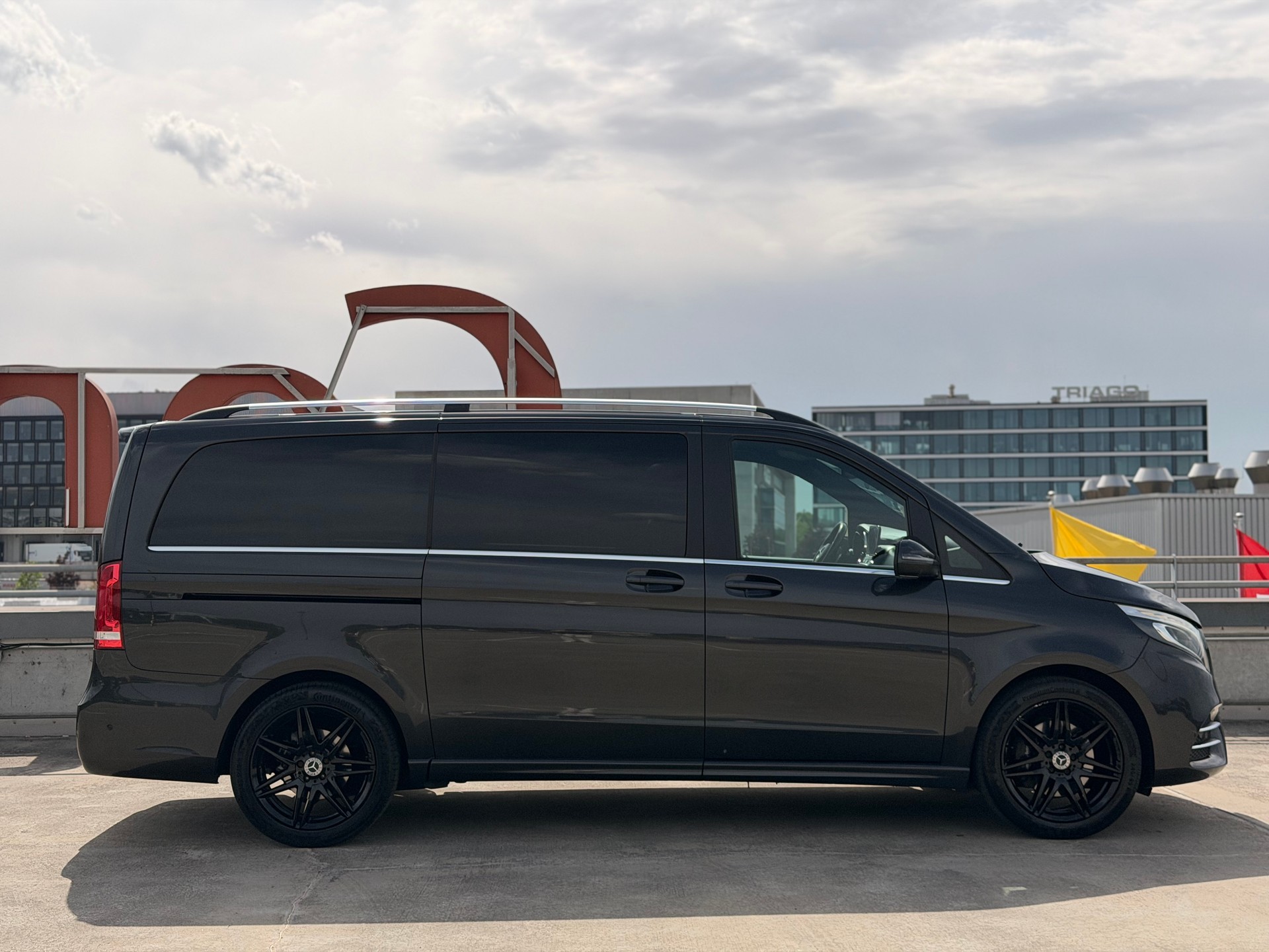 MERCEDES-BENZ V 300 d lang Swiss Edition 4Matic 9G-Tronic-image-2
