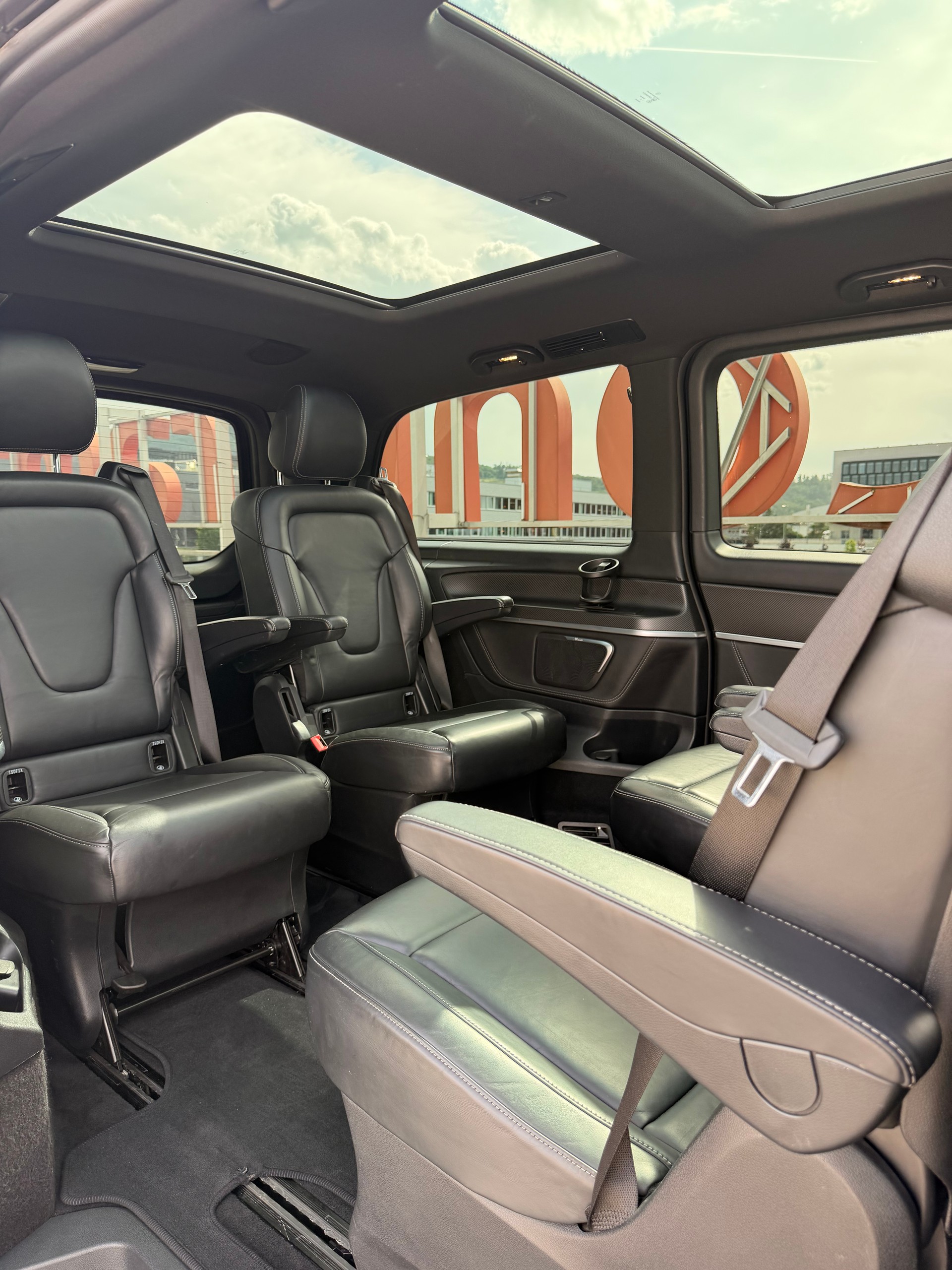MERCEDES-BENZ V 300 d lang Swiss Edition 4Matic 9G-Tronic-image-11