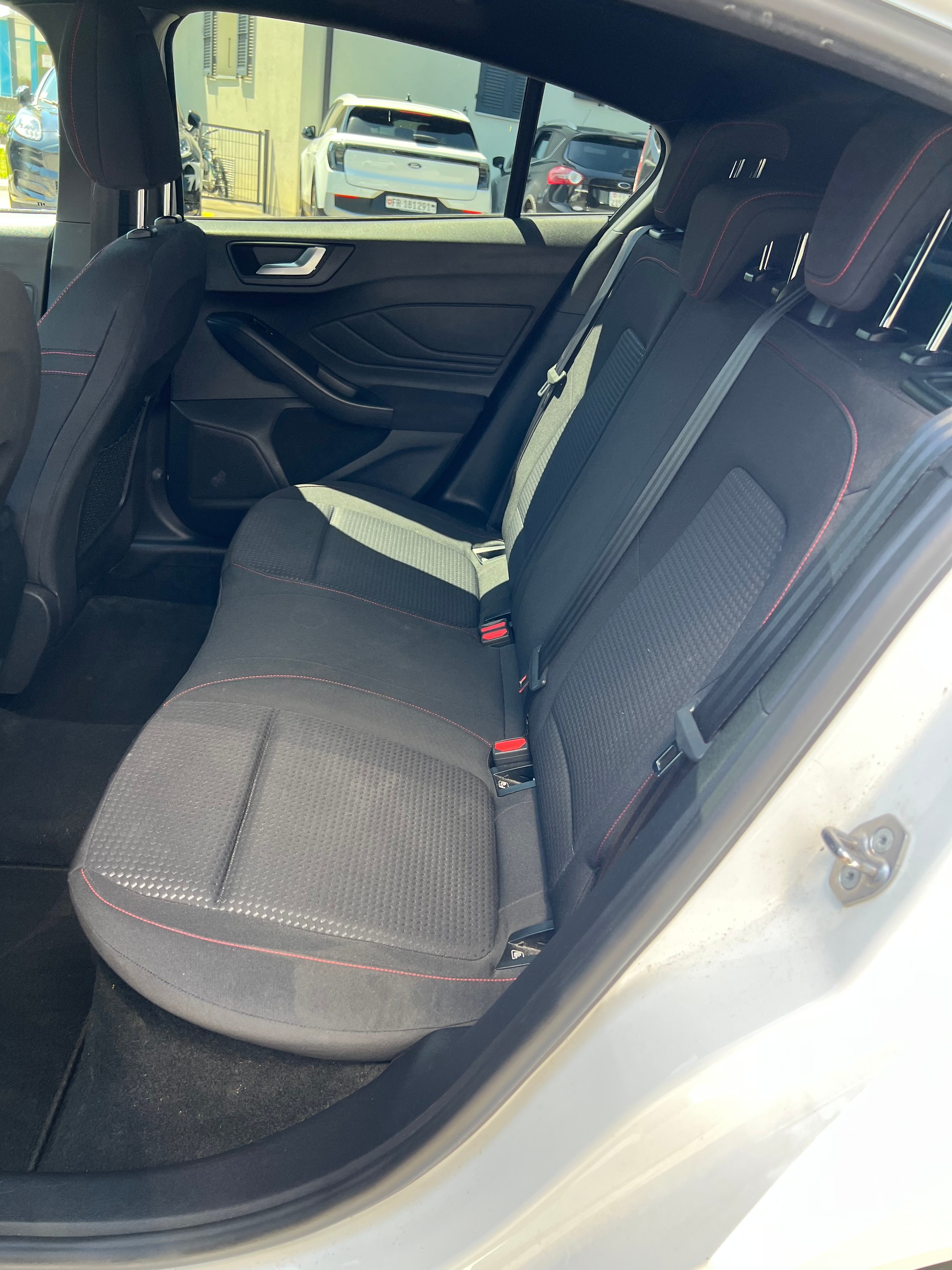 FORD Focus 1.0 SCTi ST Line Automatic-image-10