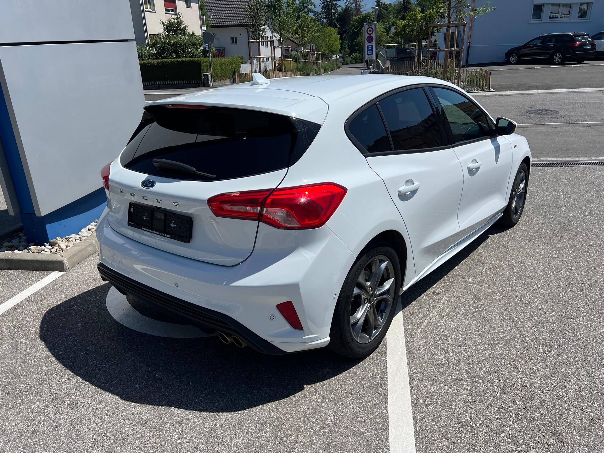 FORD Focus 1.0 SCTi ST Line Automatic-image-1