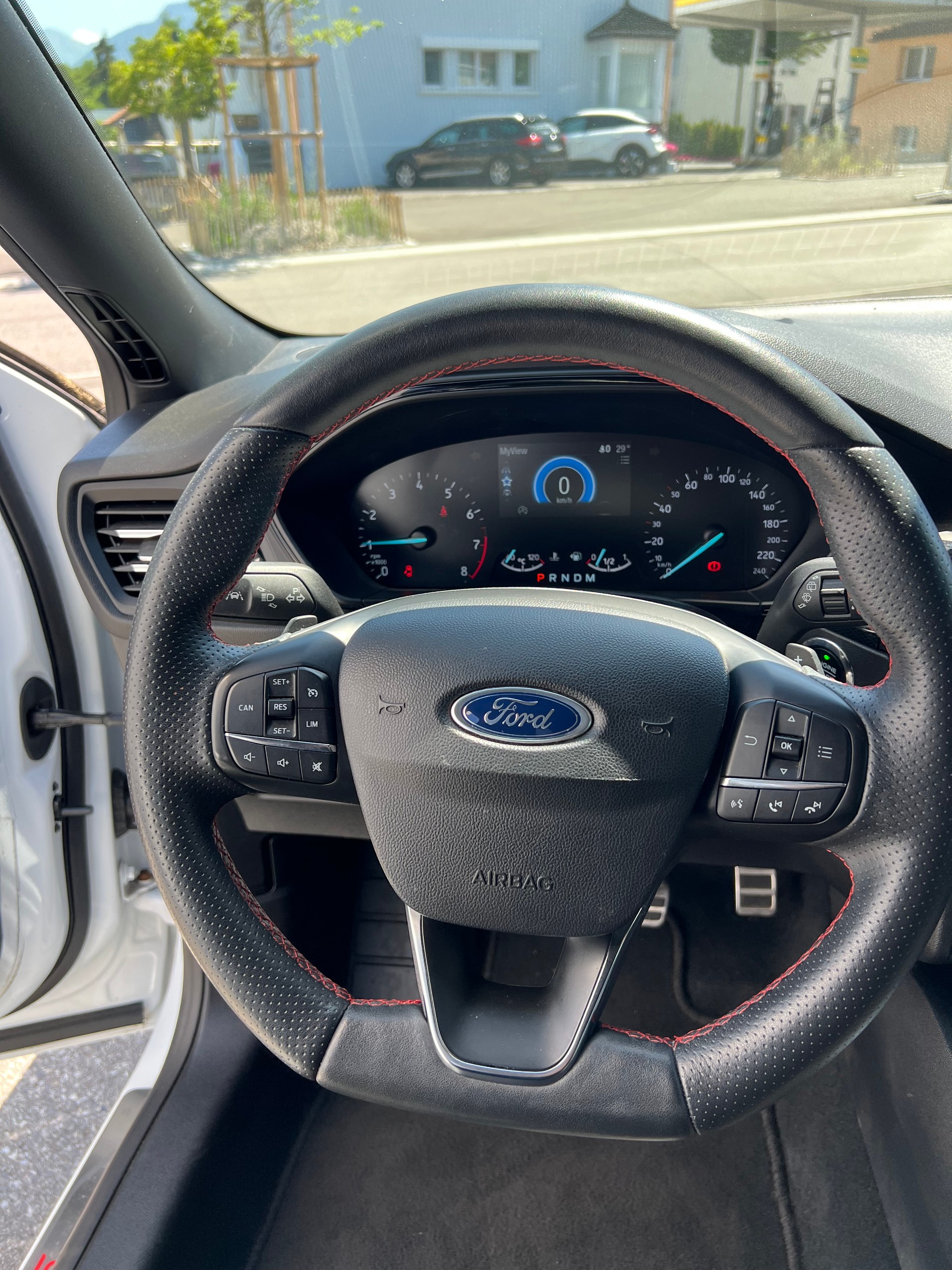 FORD Focus 1.0 SCTi ST Line Automatic-image-6