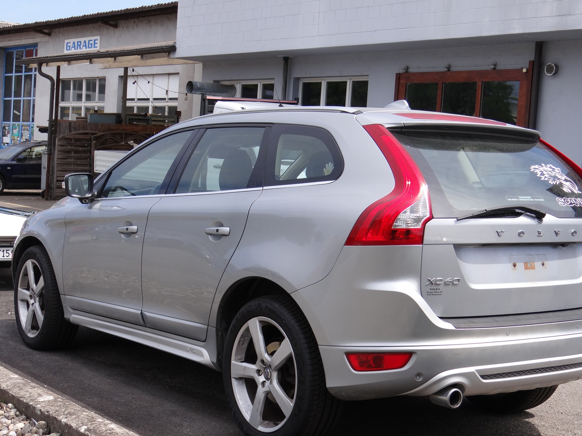 VOLVO XC60 D5 AWD R-Design Geartronic-image-1