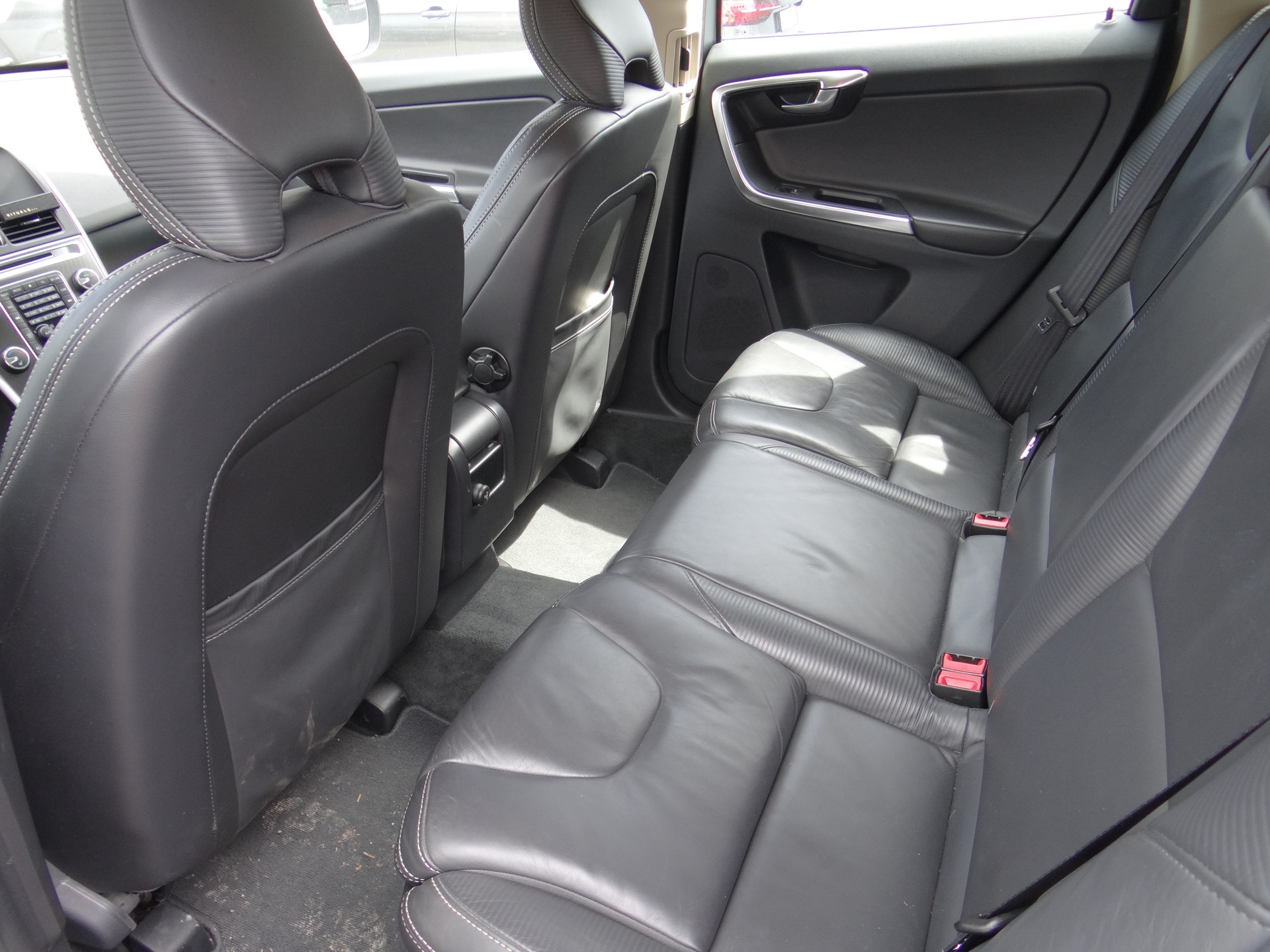 VOLVO XC60 D5 AWD R-Design Geartronic-image-6